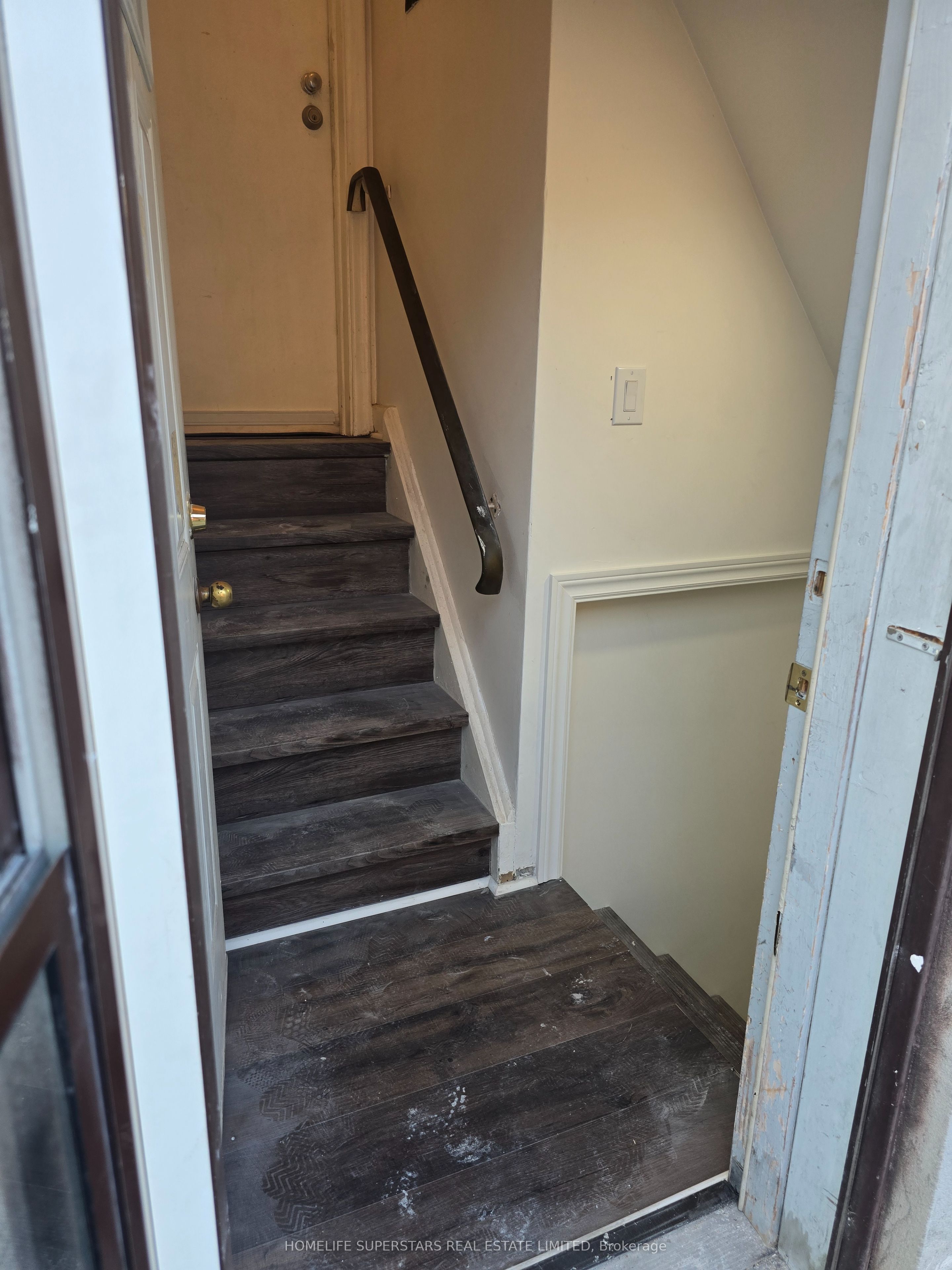 918 Islington (bsmnt) Avenue Property Photo 2