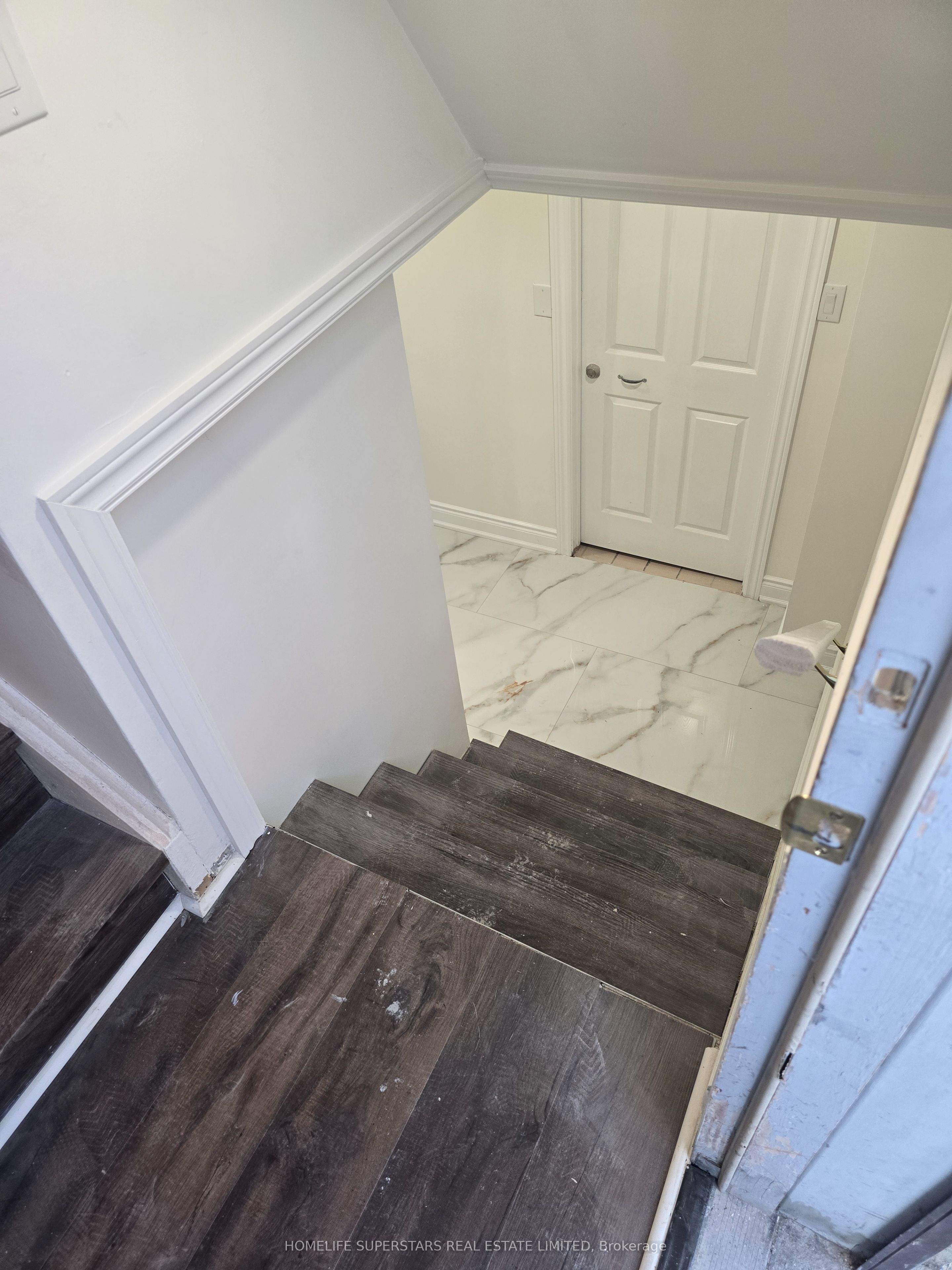 918 Islington (bsmnt) Avenue Property Photo 3