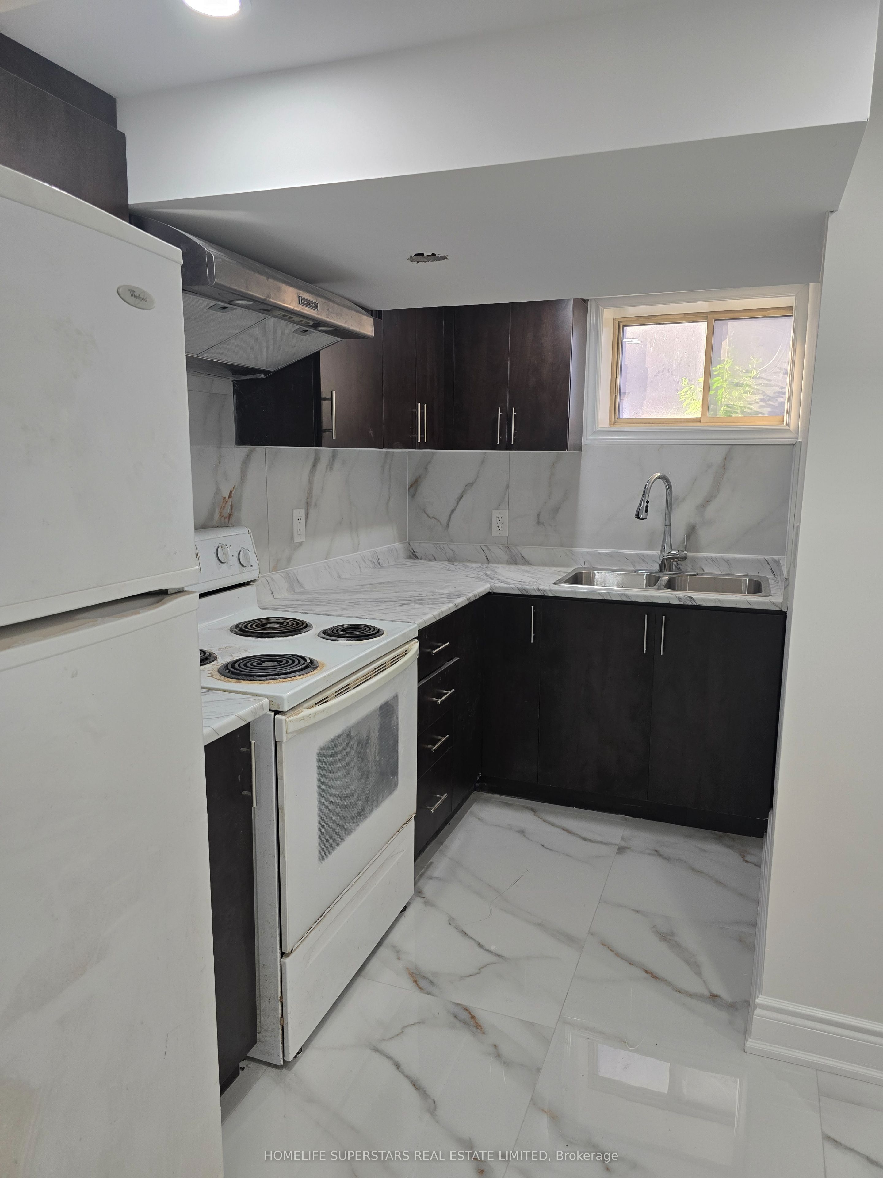918 Islington (bsmnt) Avenue Property Photo 4