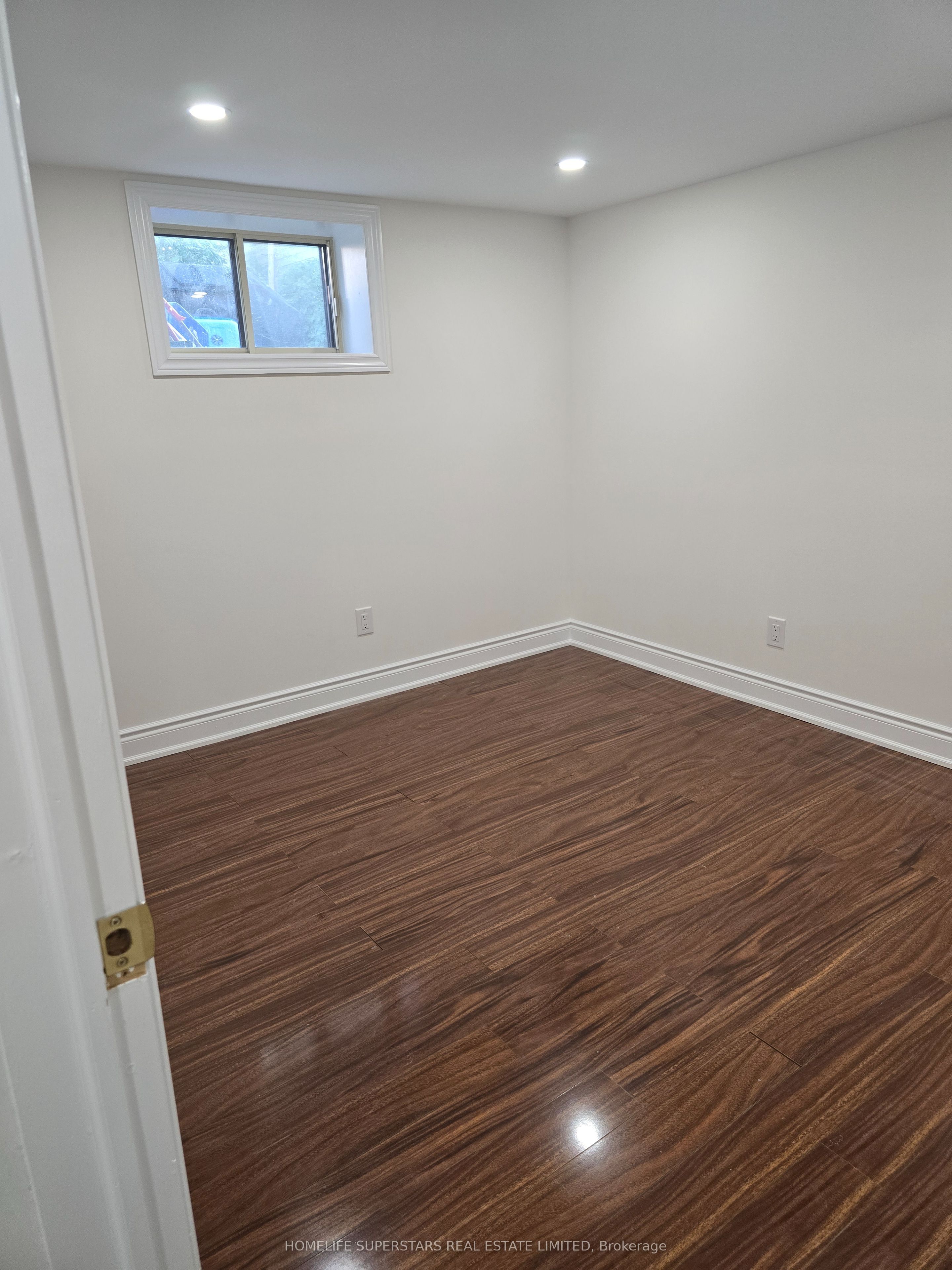 918 Islington (bsmnt) Avenue Property Photo 6