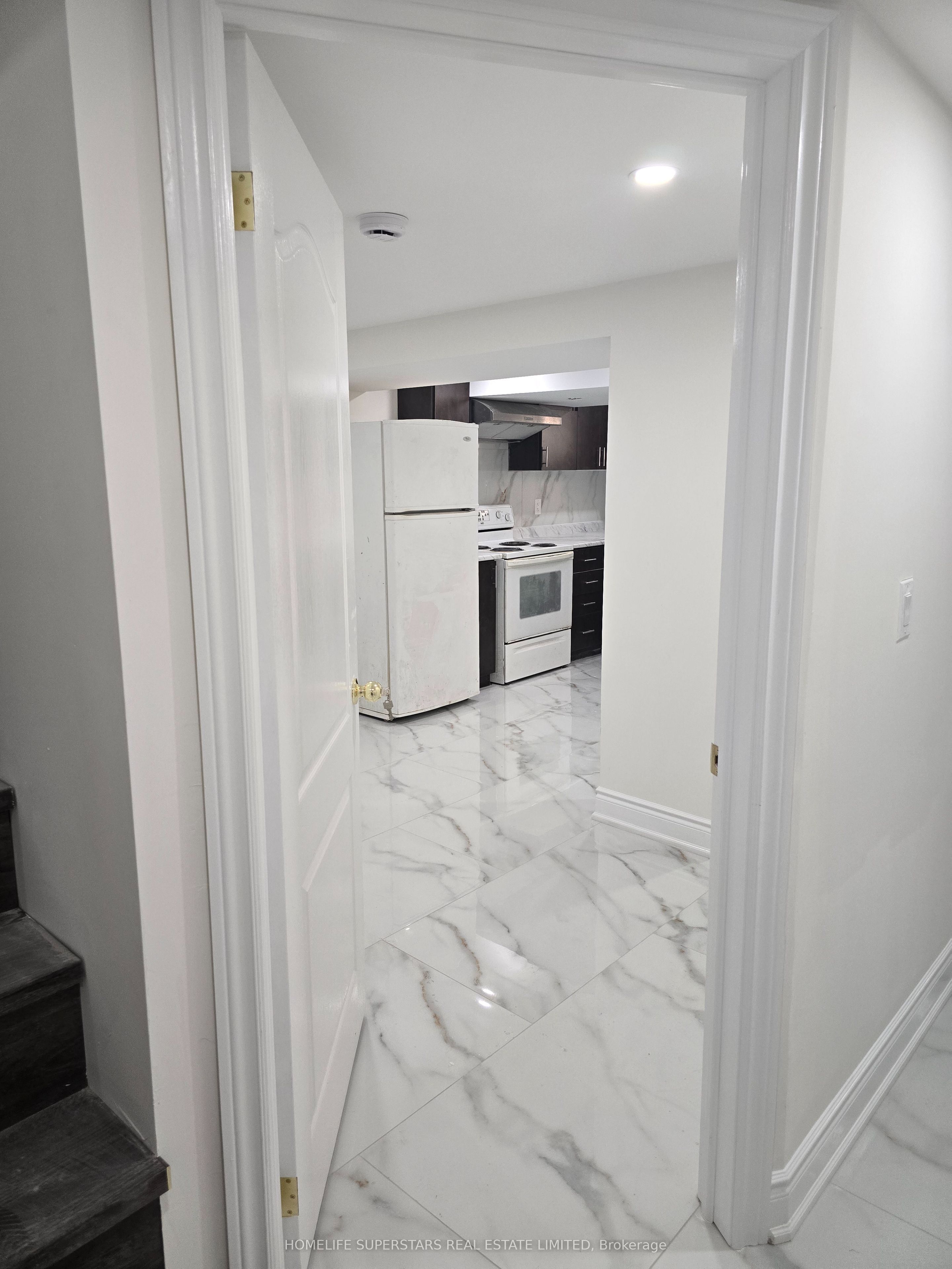 918 Islington (bsmnt) Avenue Property Photo 8