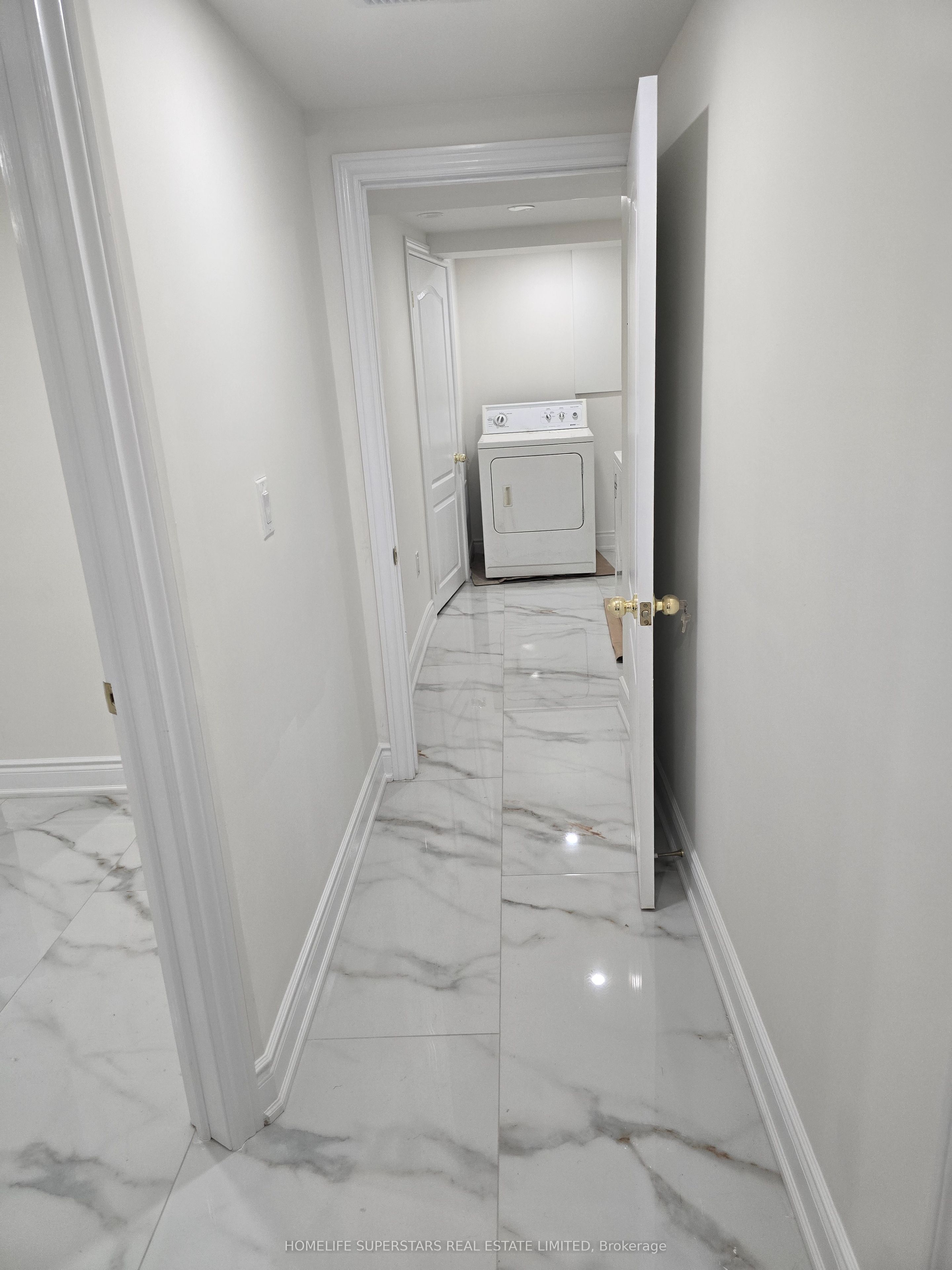 918 Islington (bsmnt) Avenue Property Photo 9
