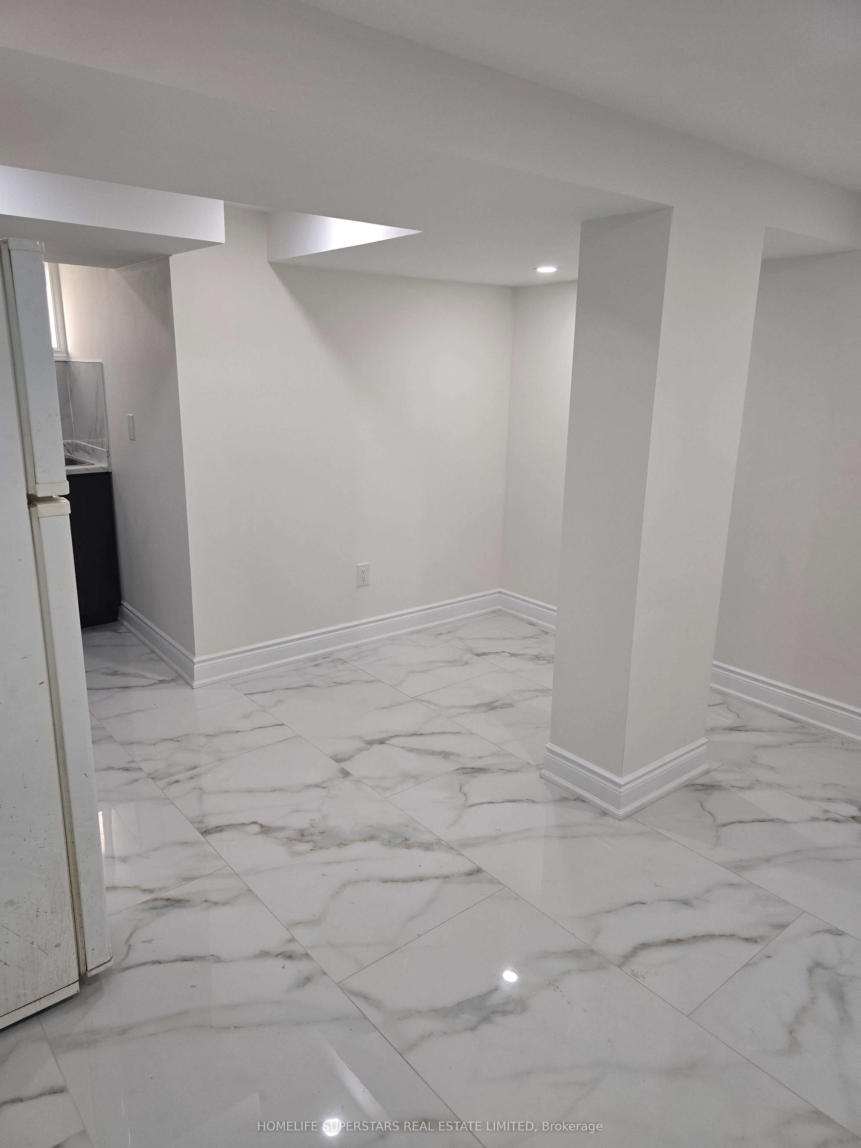 918 Islington (bsmnt) Avenue Property Photo 10
