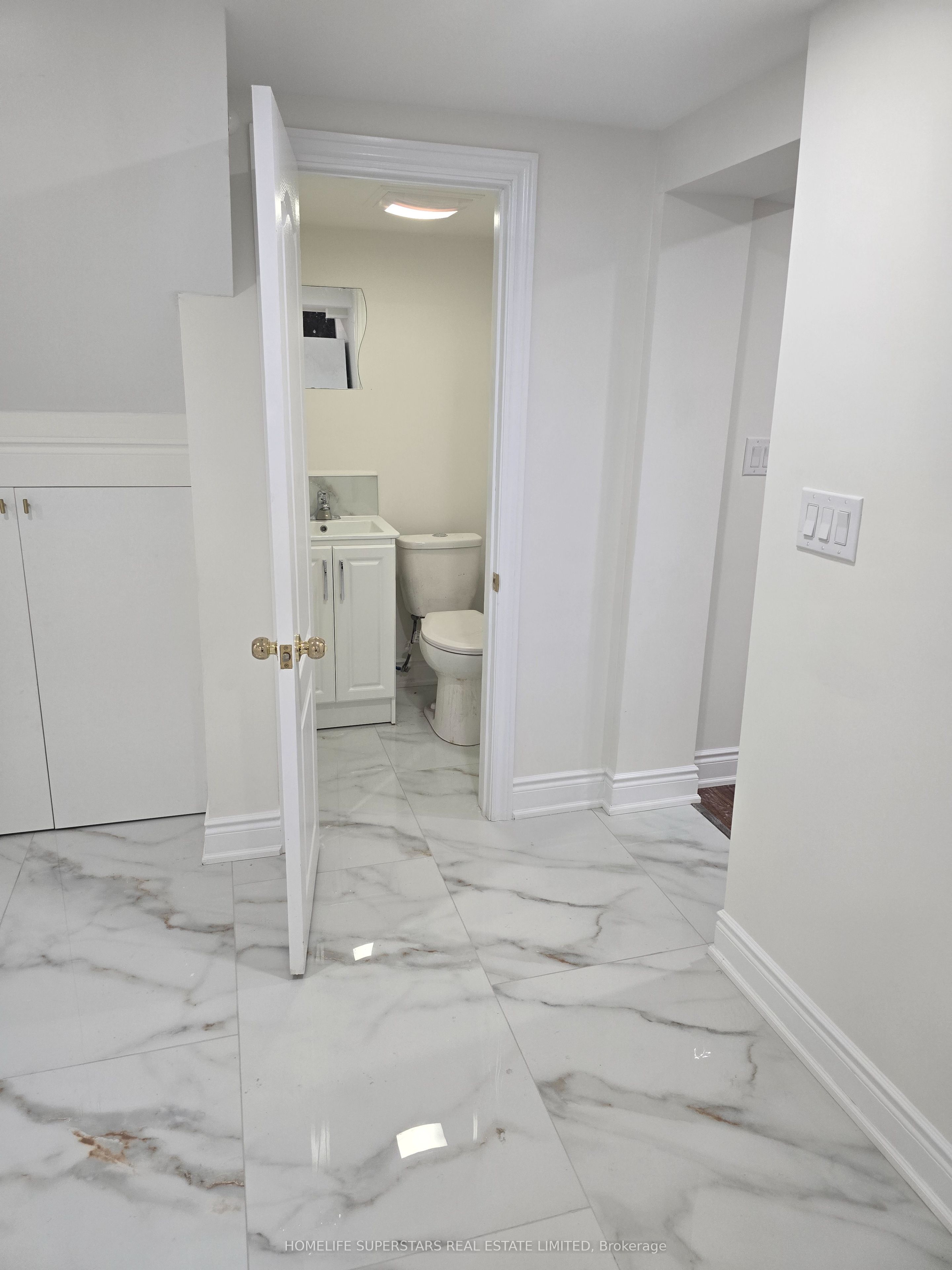 918 Islington (bsmnt) Avenue Property Photo 12