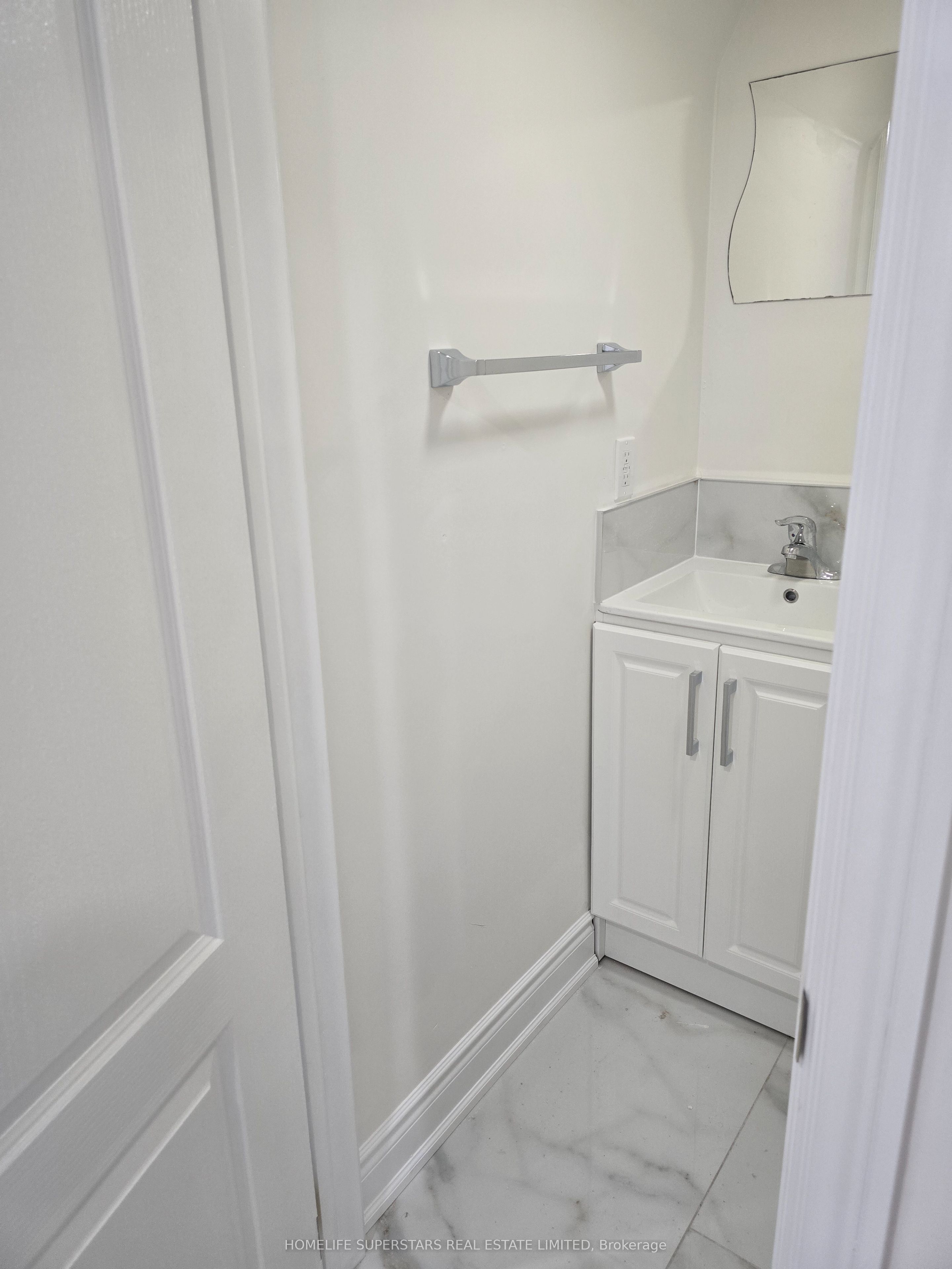 918 Islington (bsmnt) Avenue Property Photo 14