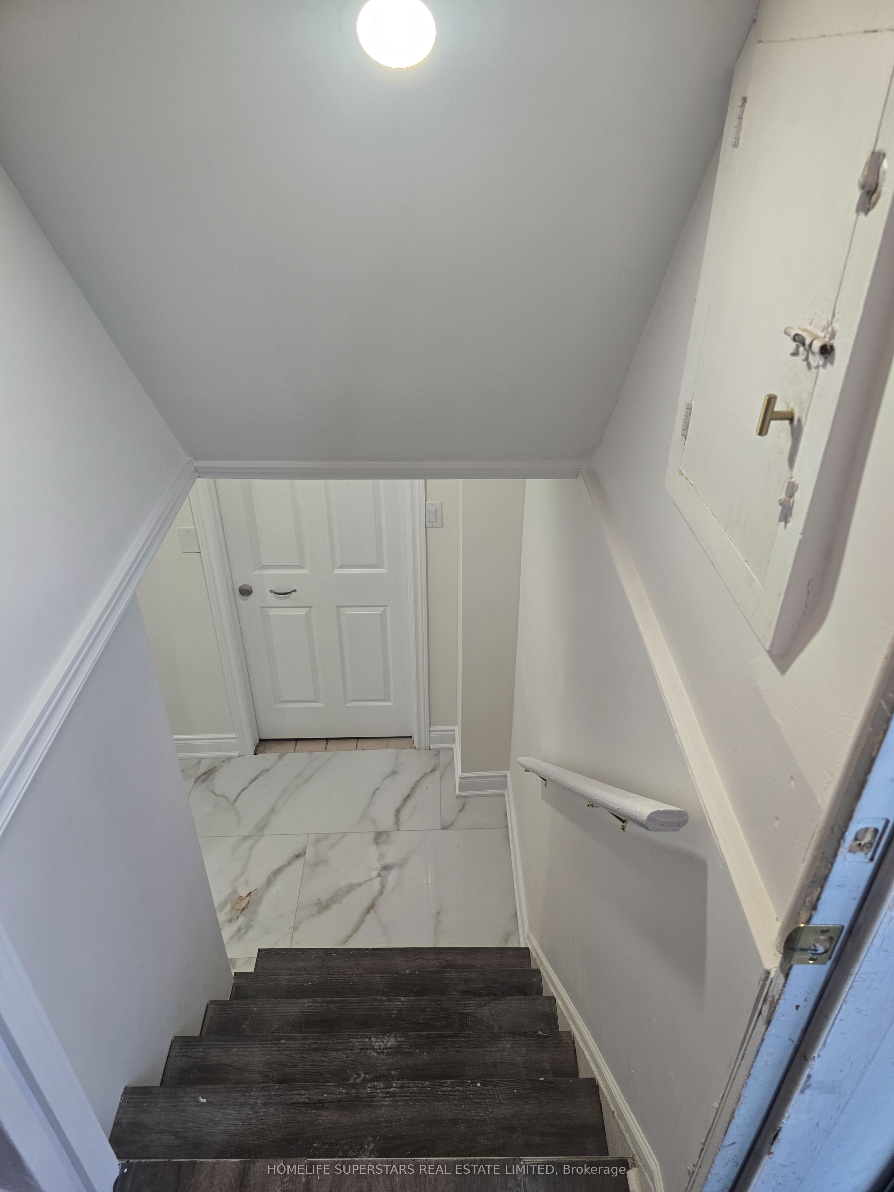 918 Islington (bsmnt) Avenue Property Photo 15