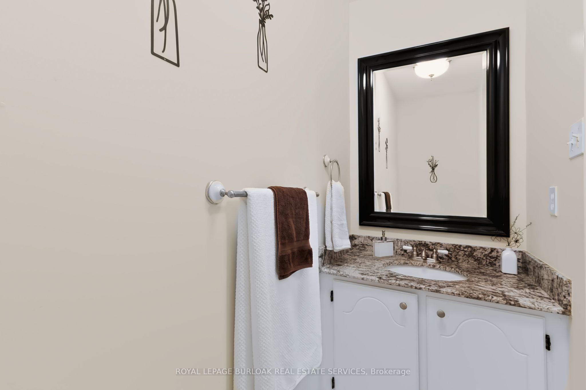 4248 Dunvegan Road Property Photo 15