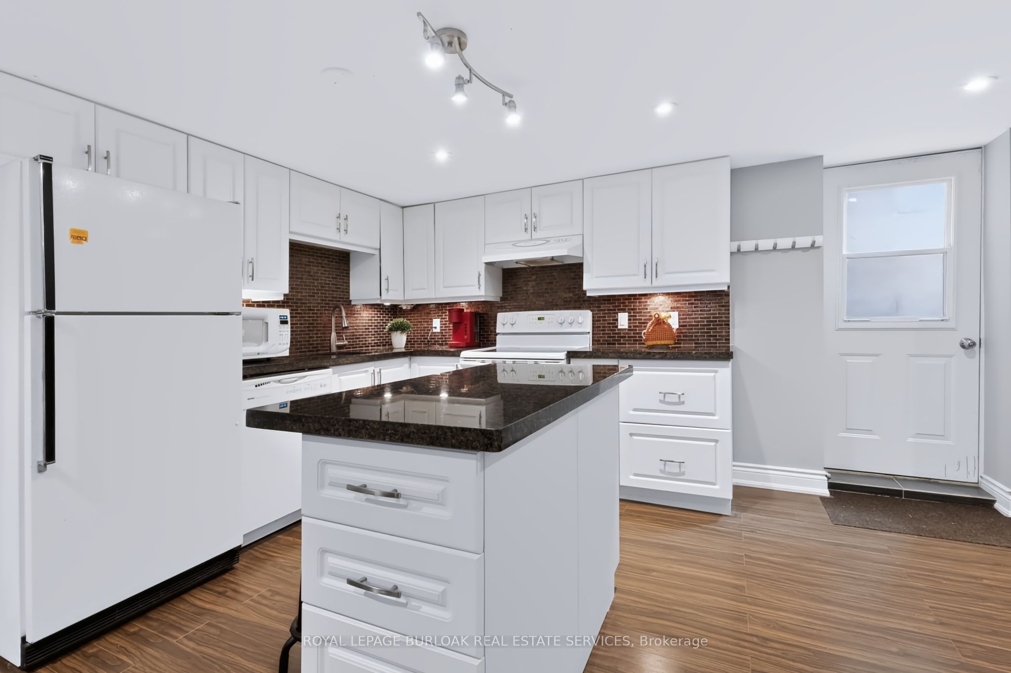 4248 Dunvegan Road Property Photo 27