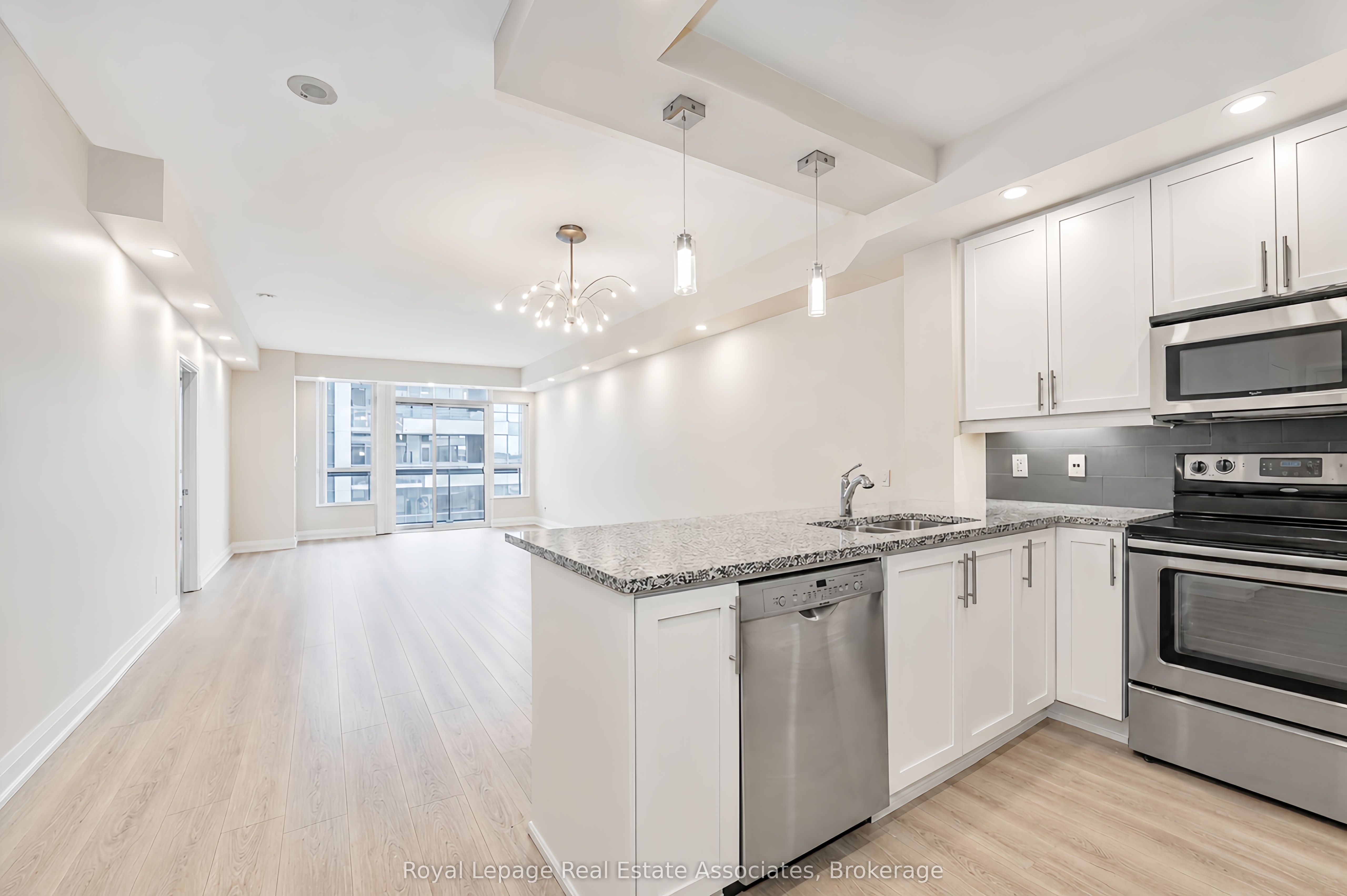 1 Hurontario Street 308 Property Photo 4