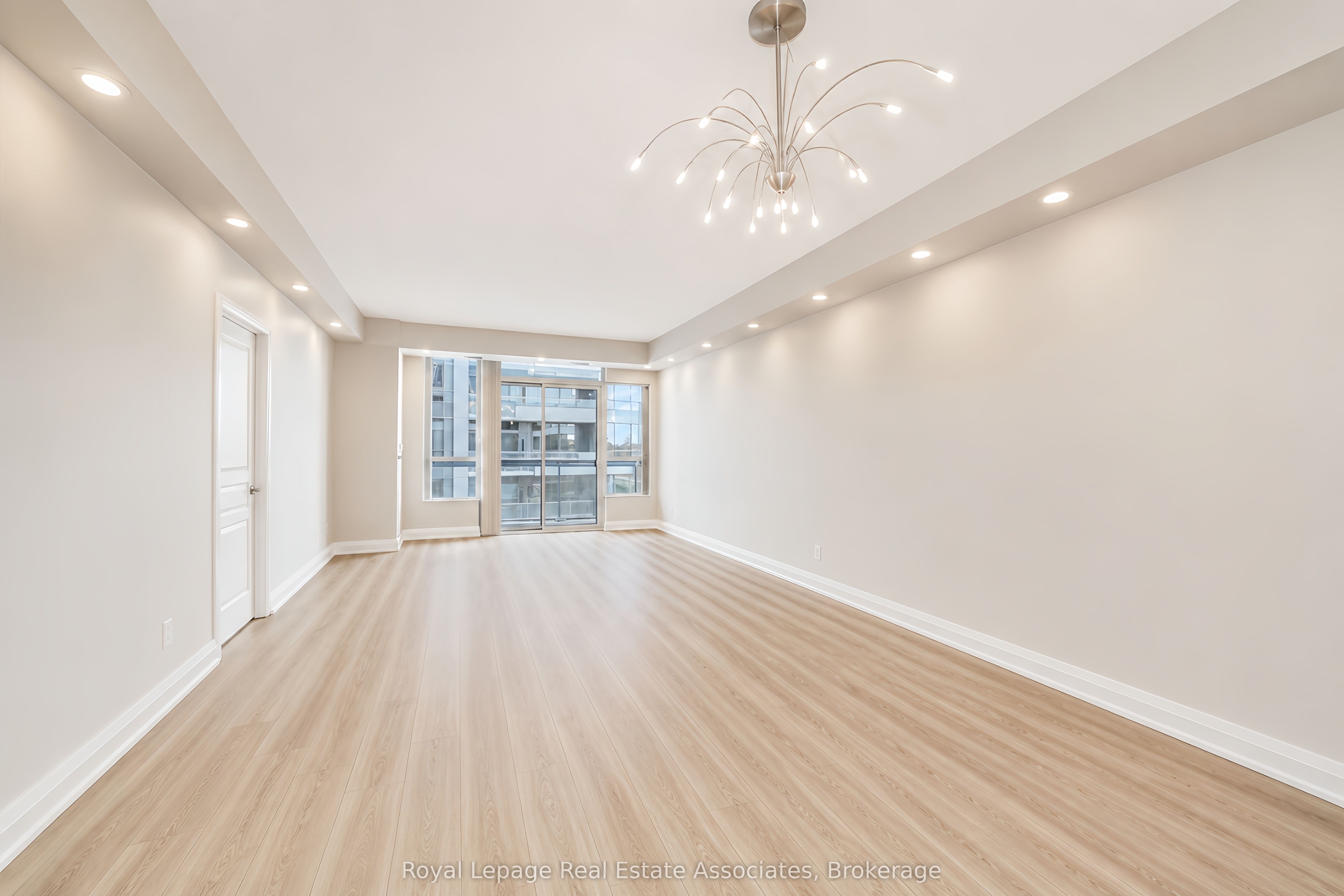 1 Hurontario Street 308 Property Photo 5
