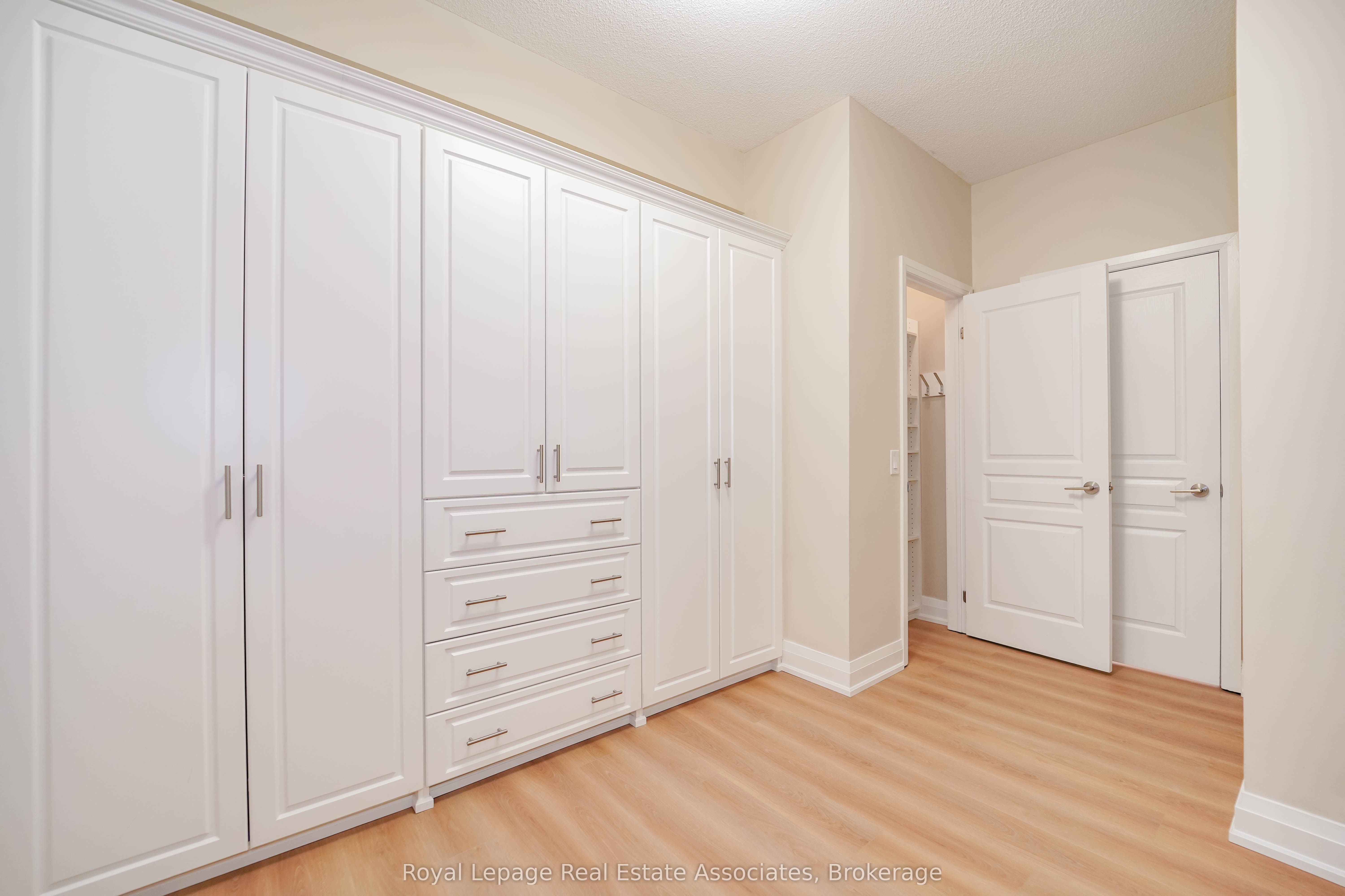1 Hurontario Street 308 Property Photo 14