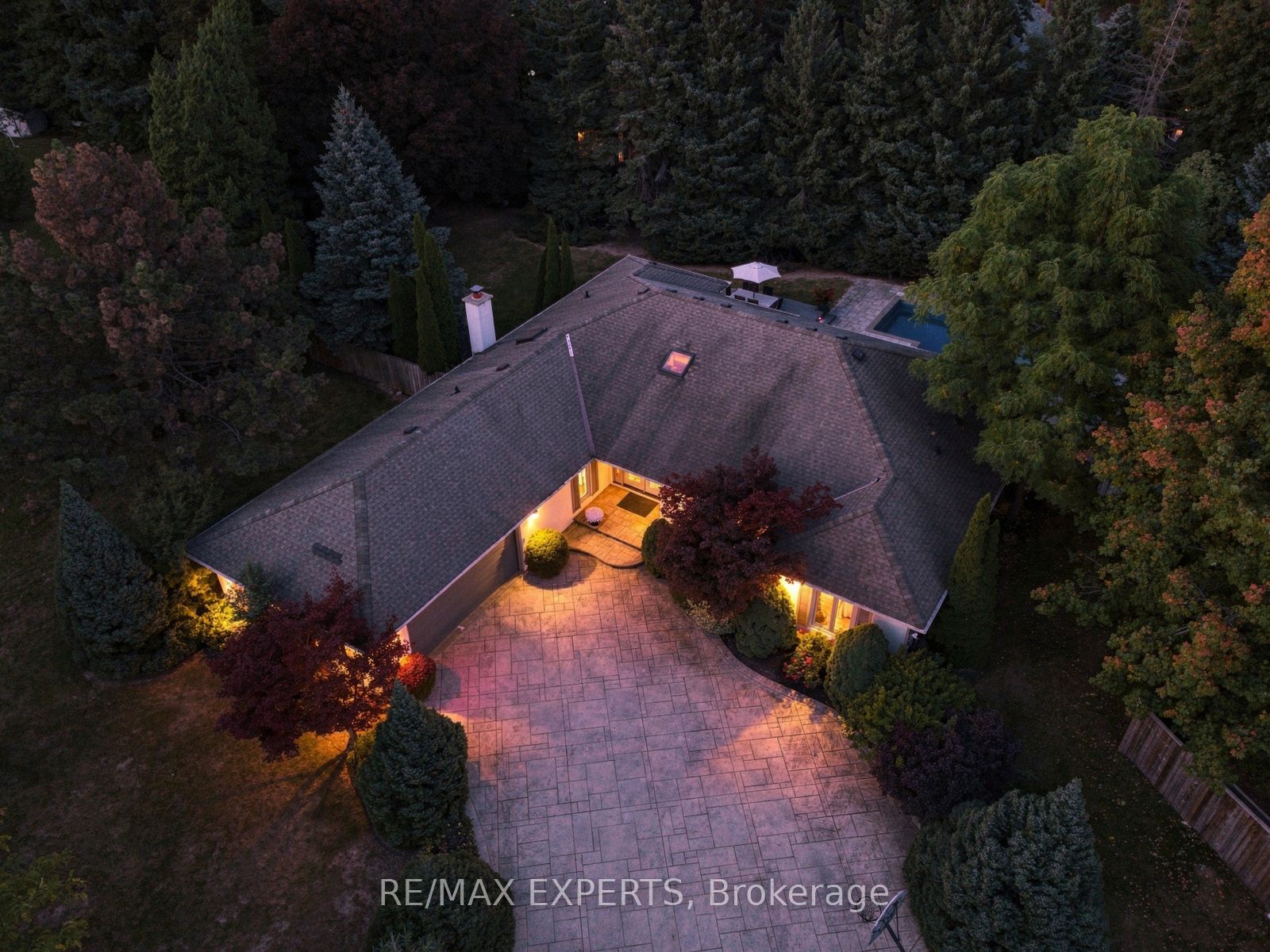 8 Fendley Court Property Photo 1