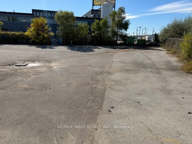 855 Oxford Street Property Photo 4