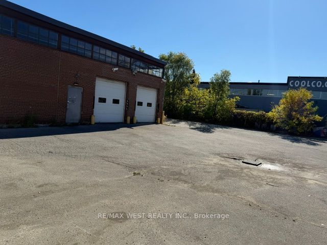 855 Oxford Street Property Photo 5