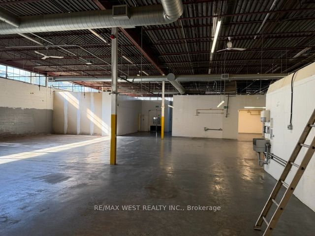 855 Oxford Street Property Photo 8