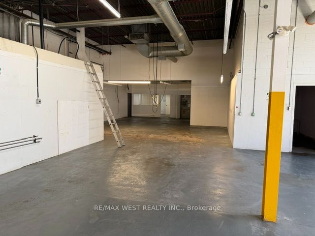 855 Oxford Street Property Photo 10
