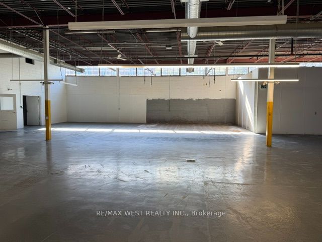 855 Oxford Street Property Photo 11