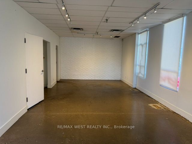 855 Oxford Street Property Photo 12