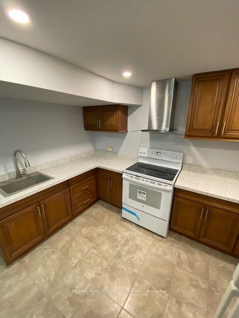 8 Old Cleeve Crescent Property Photo 5