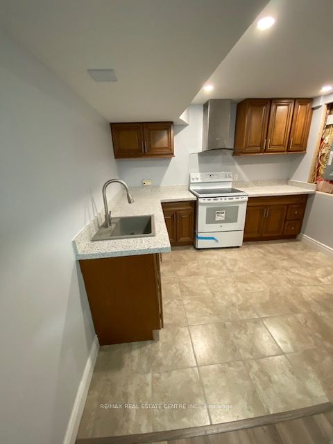 8 Old Cleeve Crescent Property Photo 6