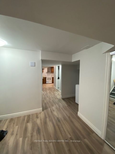 8 Old Cleeve Crescent Property Photo 9