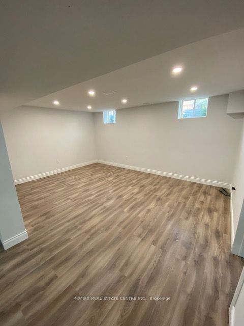 8 Old Cleeve Crescent Property Photo 12
