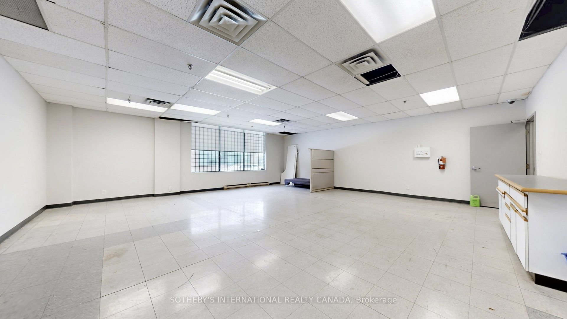 180 Traders Boulevard E Property Photo 15