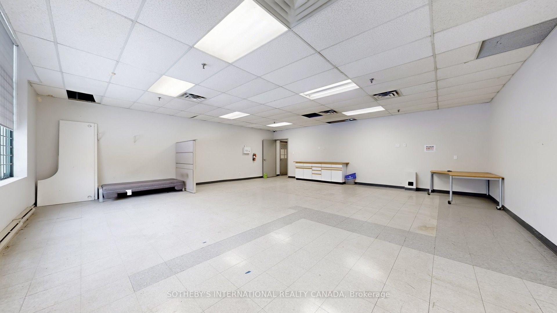180 Traders Boulevard E Property Photo 16