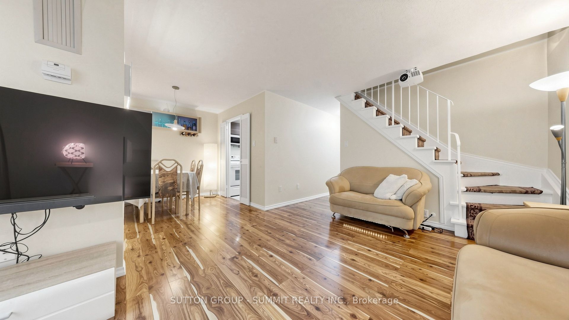 2095 Roche Court N 228 Property Photo 5