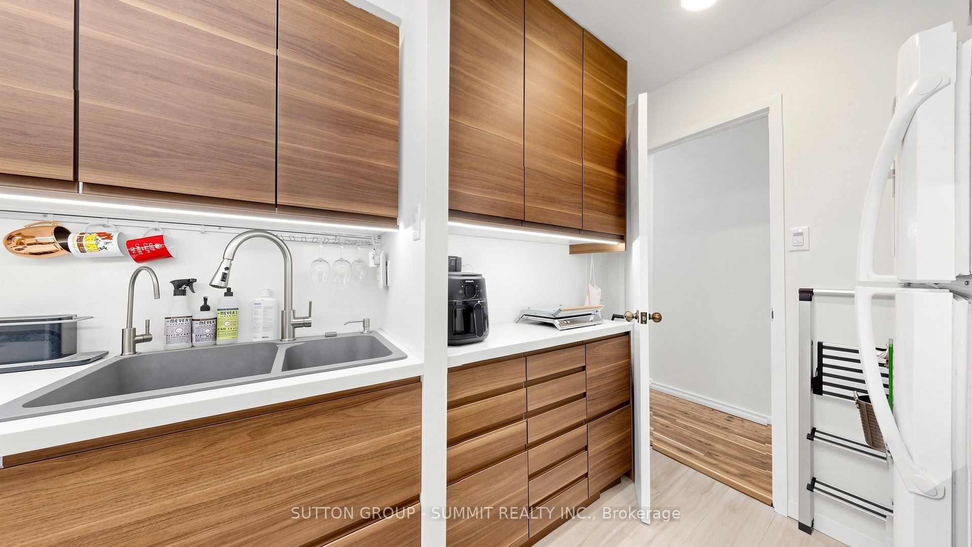 2095 Roche Court N 228 Property Photo 8