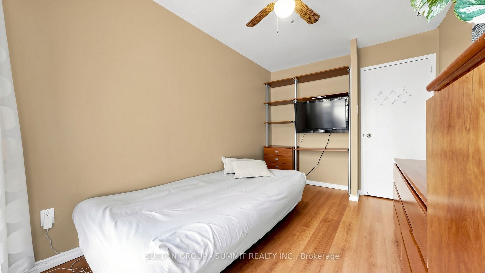 2095 Roche Court N 228 Property Photo 23