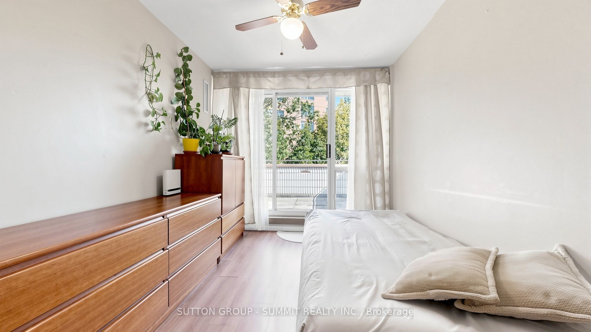 2095 Roche Court N 228 Property Photo 24