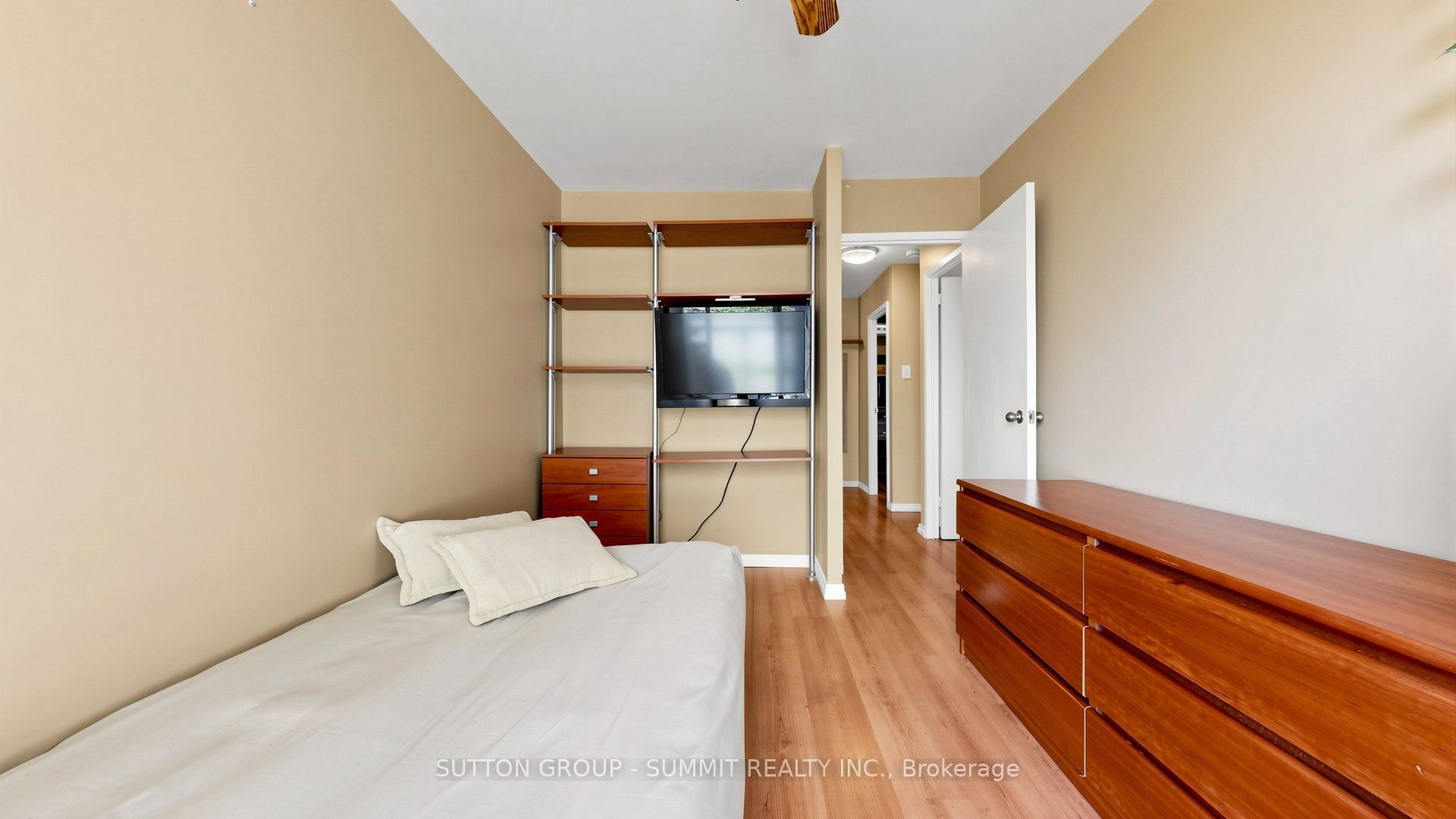 2095 Roche Court N 228 Property Photo 25