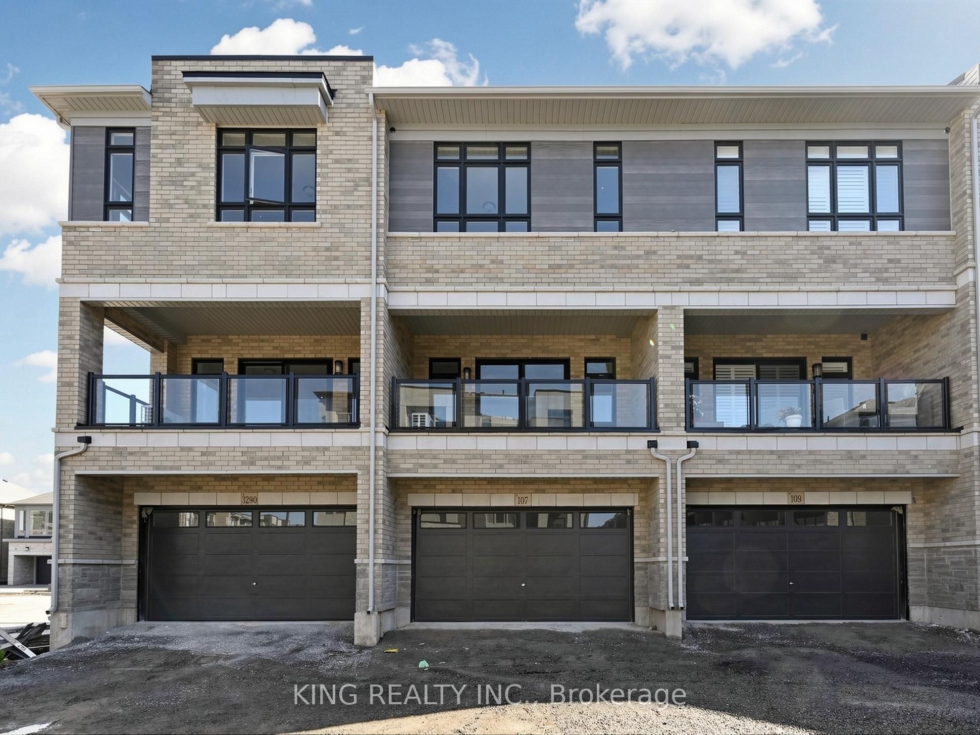 107 Jack Bowerbank Boulevard Property Photo 1
