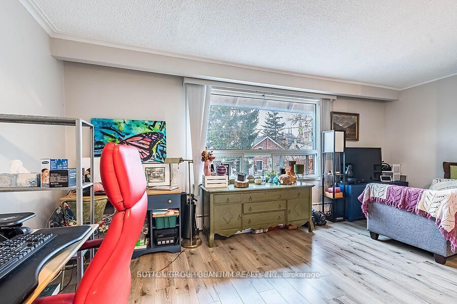 314 Lakeshore Road E Upper Apt #2 Property Photo 5