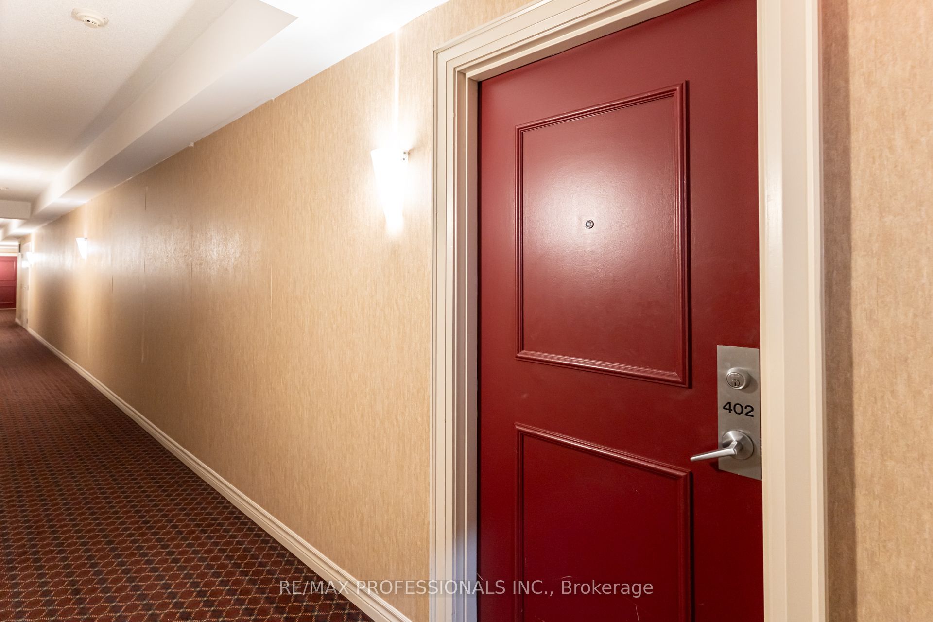 483 Faith Drive 402 Property Photo 10