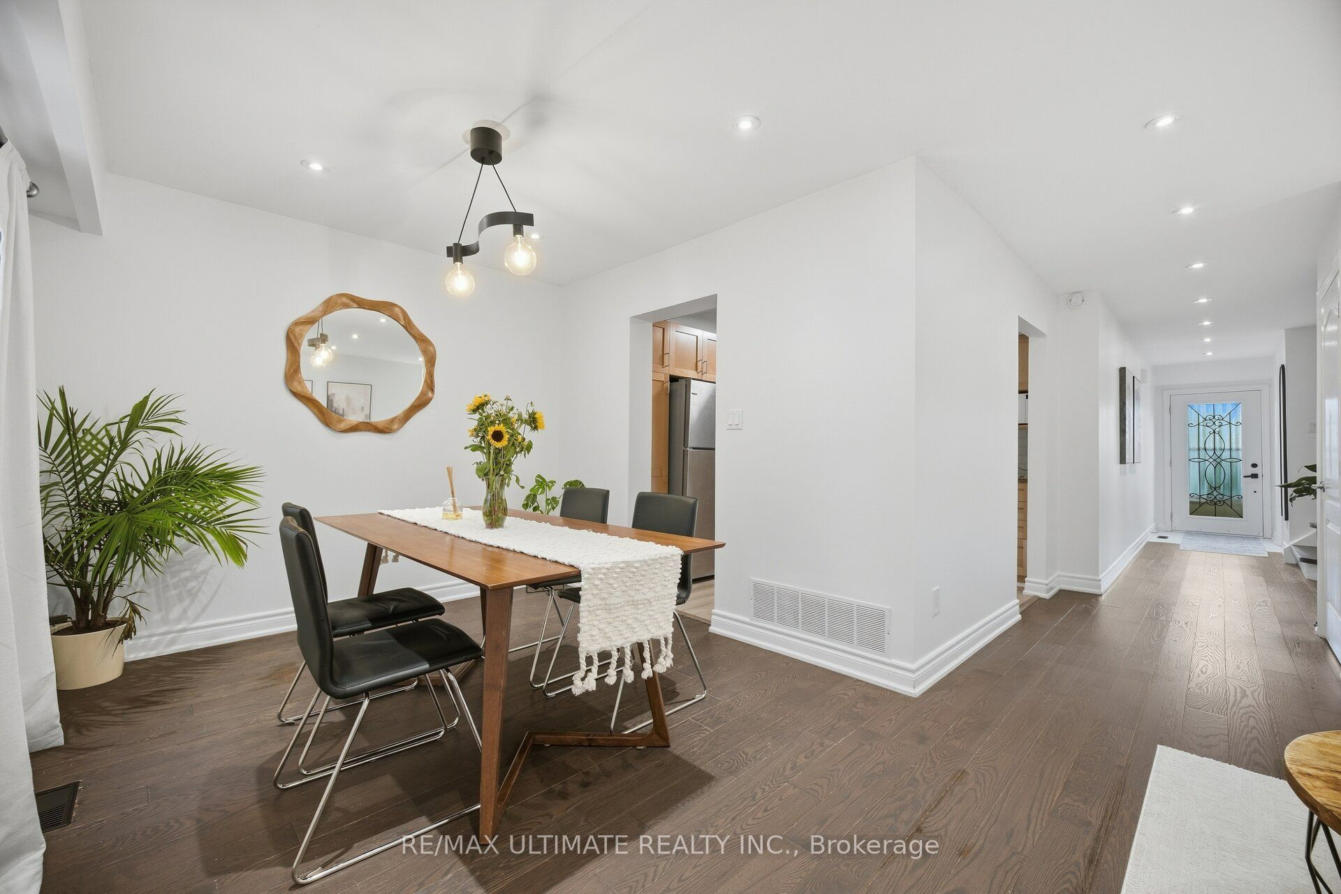 2120 Rathburn Road E 63 Property Photo 5