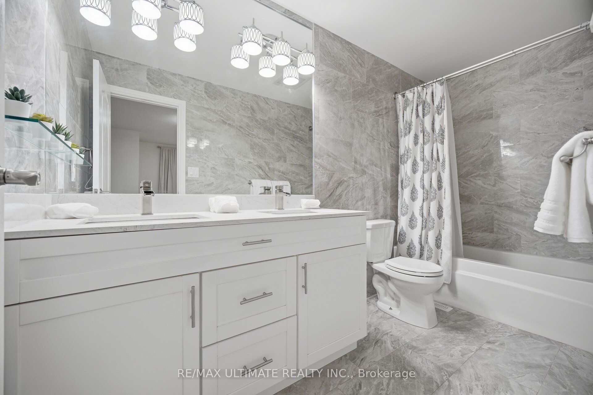 2120 Rathburn Road E 63 Property Photo 12