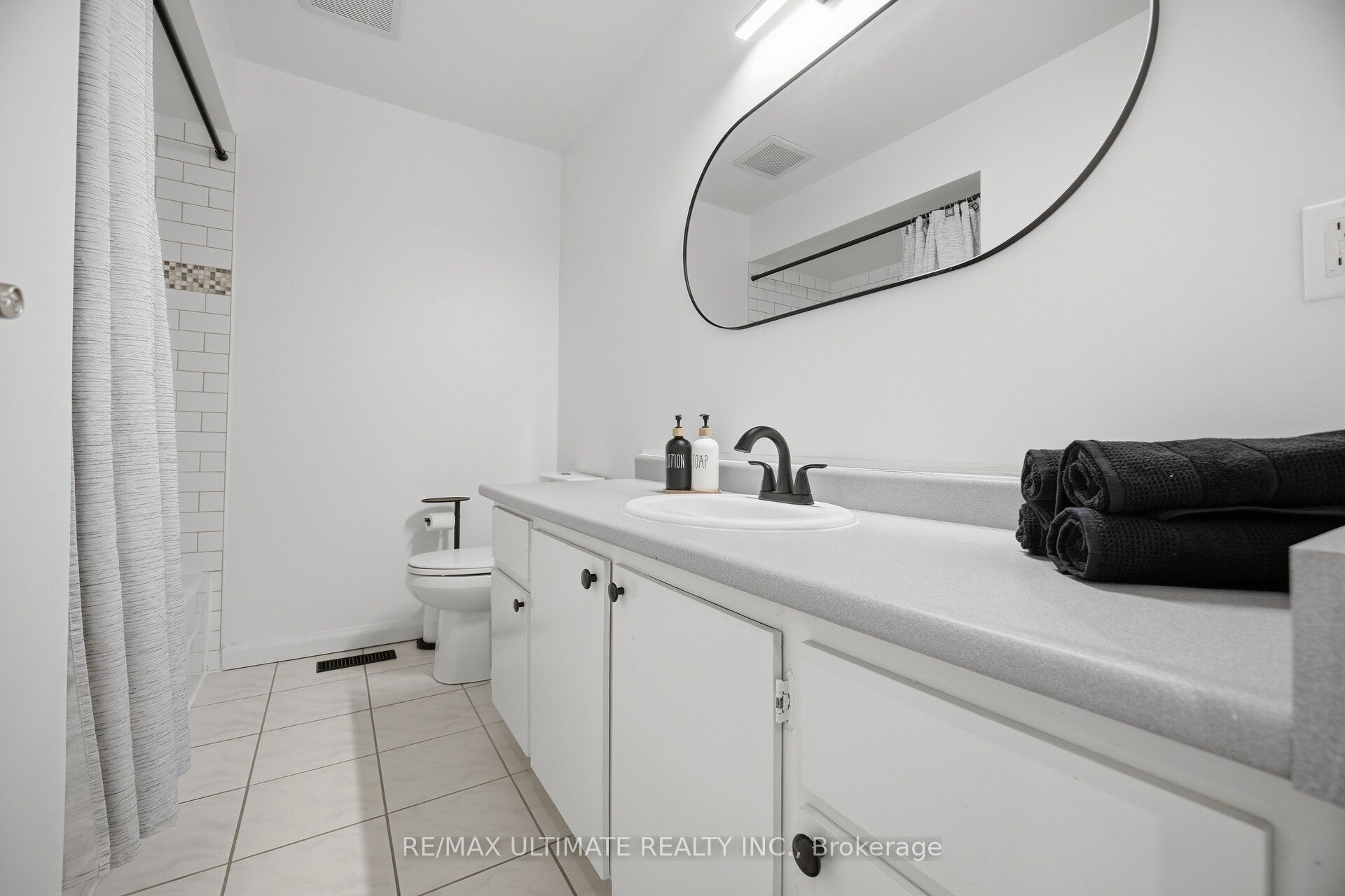 2120 Rathburn Road E 63 Property Photo 15
