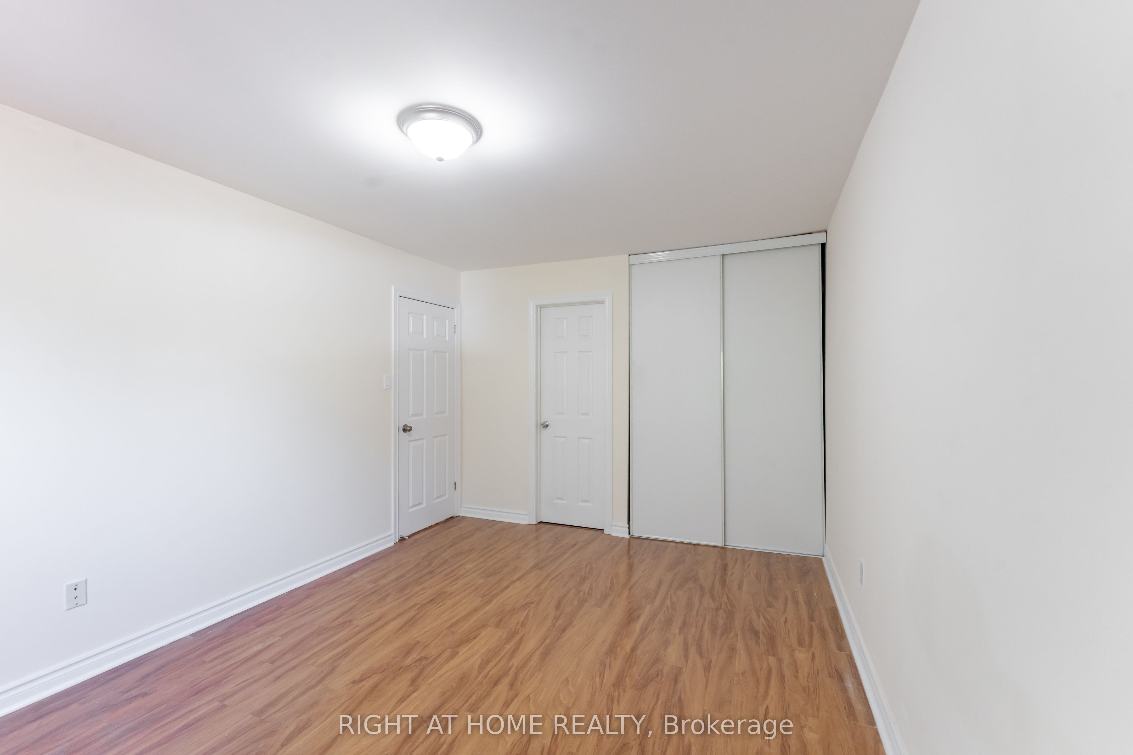 2825 Gananoque Drive 40 Property Photo 5
