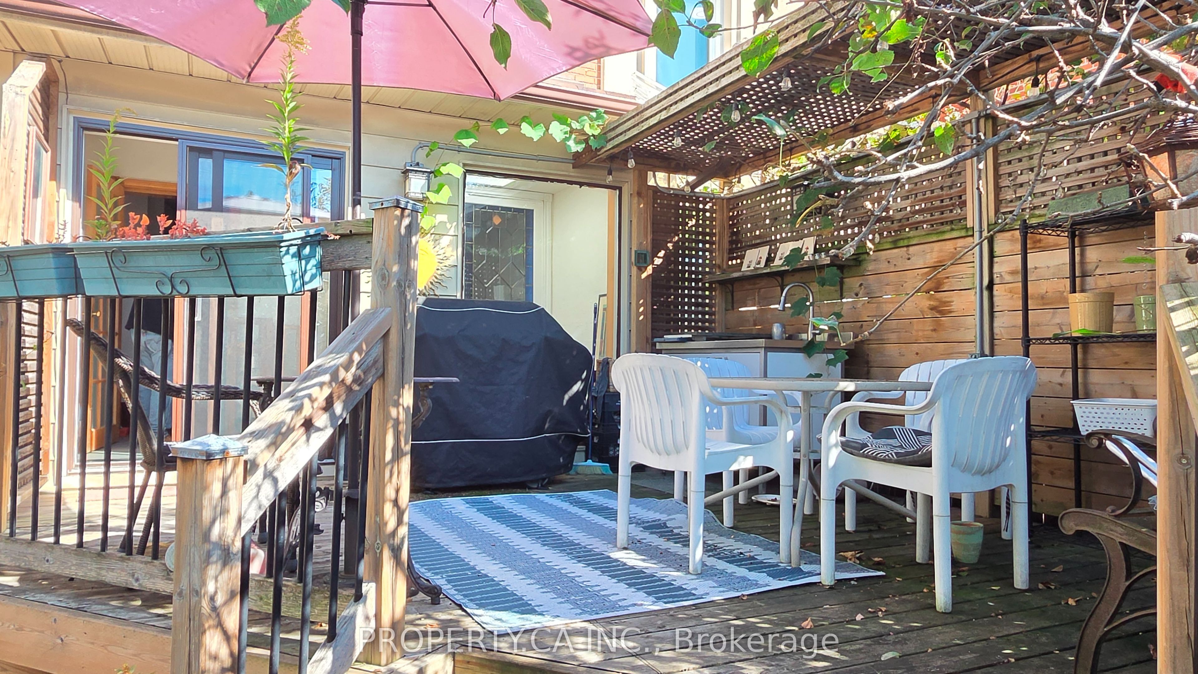 52 Earlscourt Avenue Property Photo 2