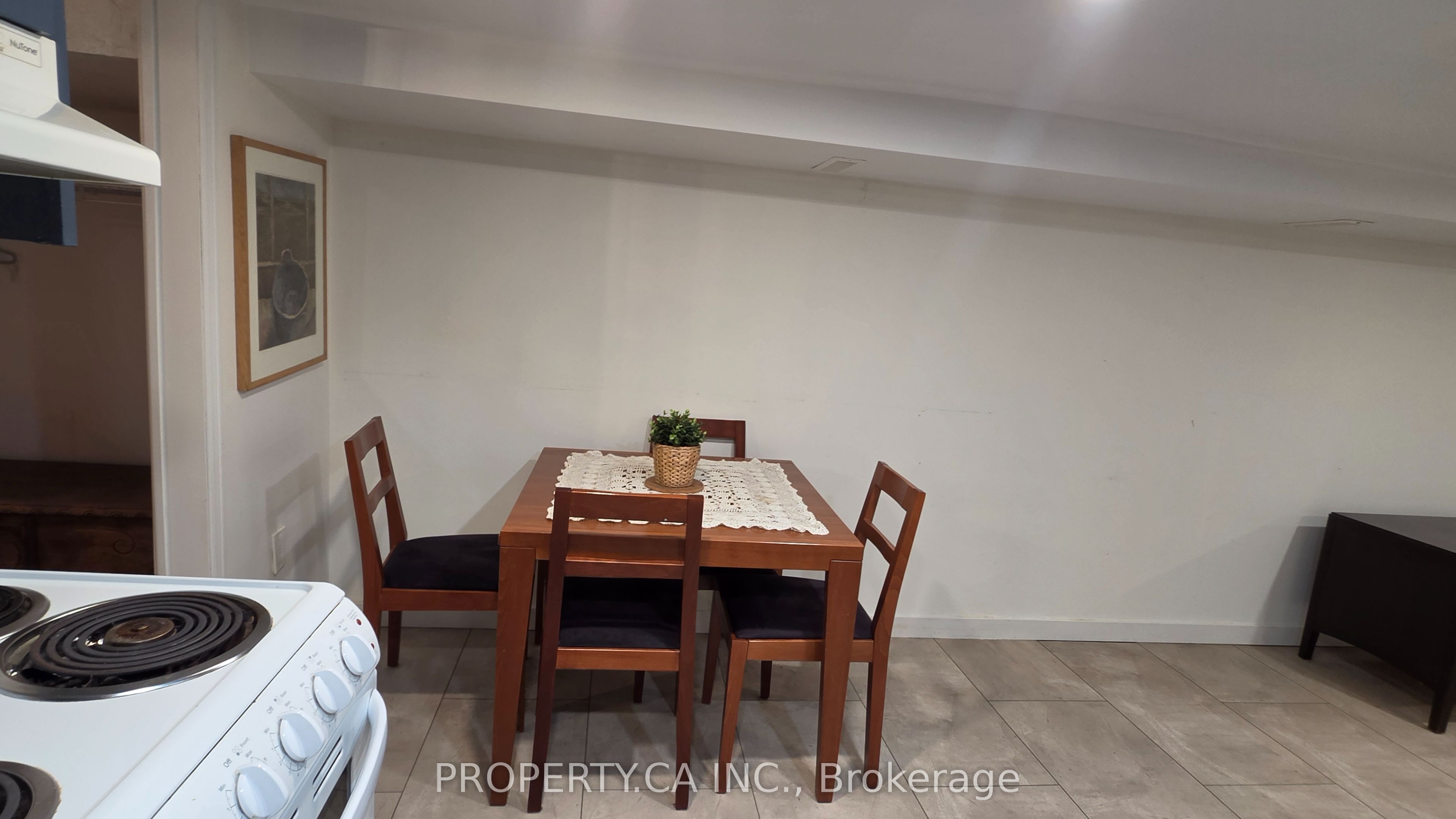 52 Earlscourt Avenue Property Photo 17
