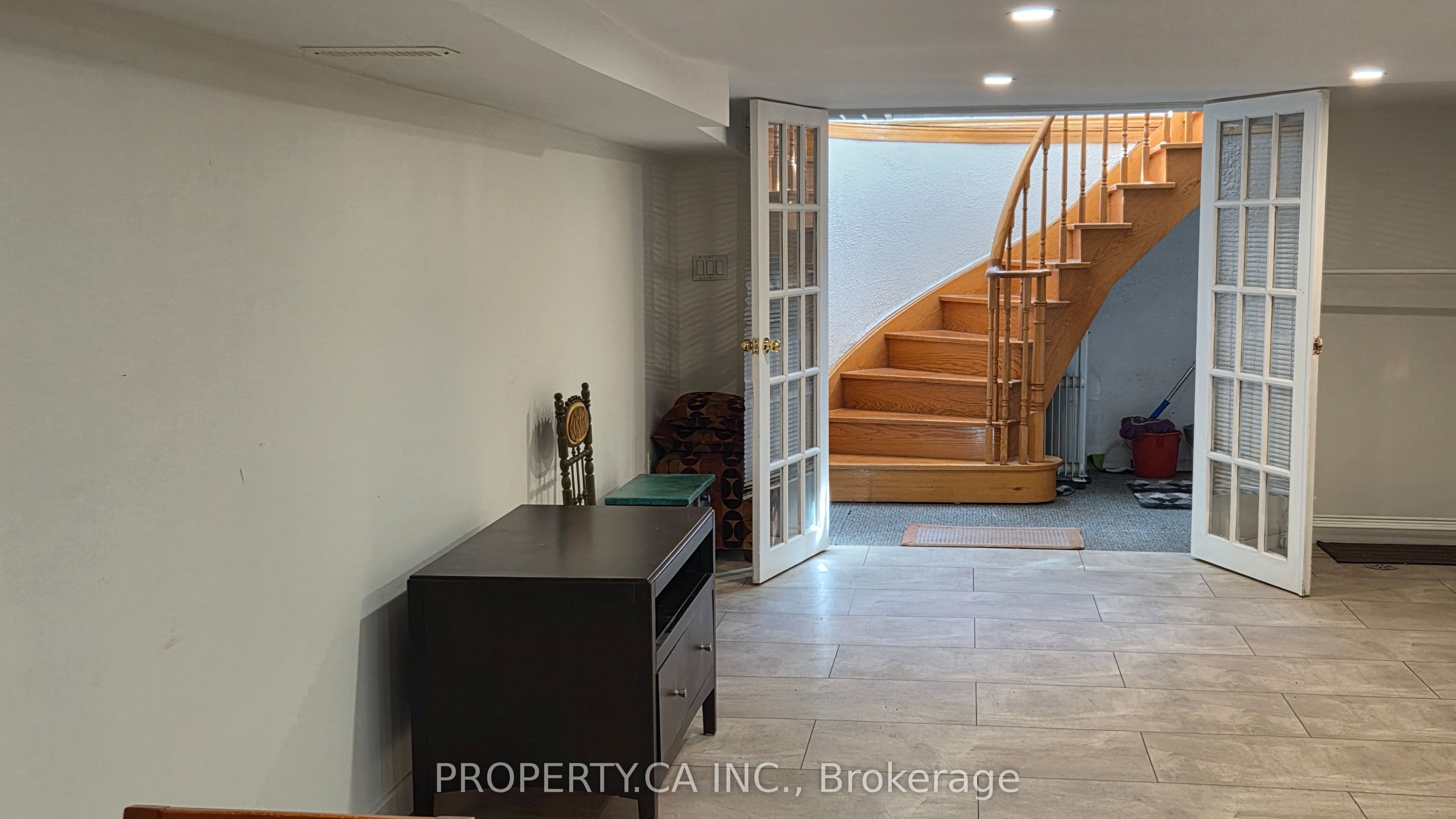 52 Earlscourt Avenue Property Photo 20
