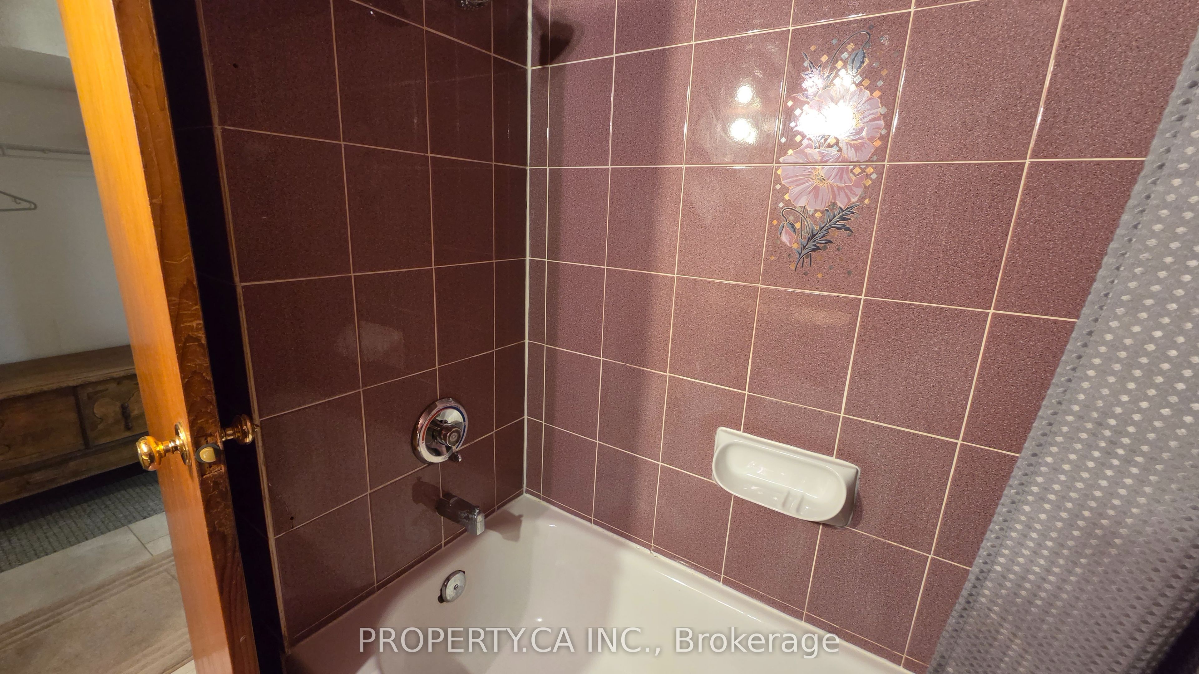 52 Earlscourt Avenue Property Photo 25