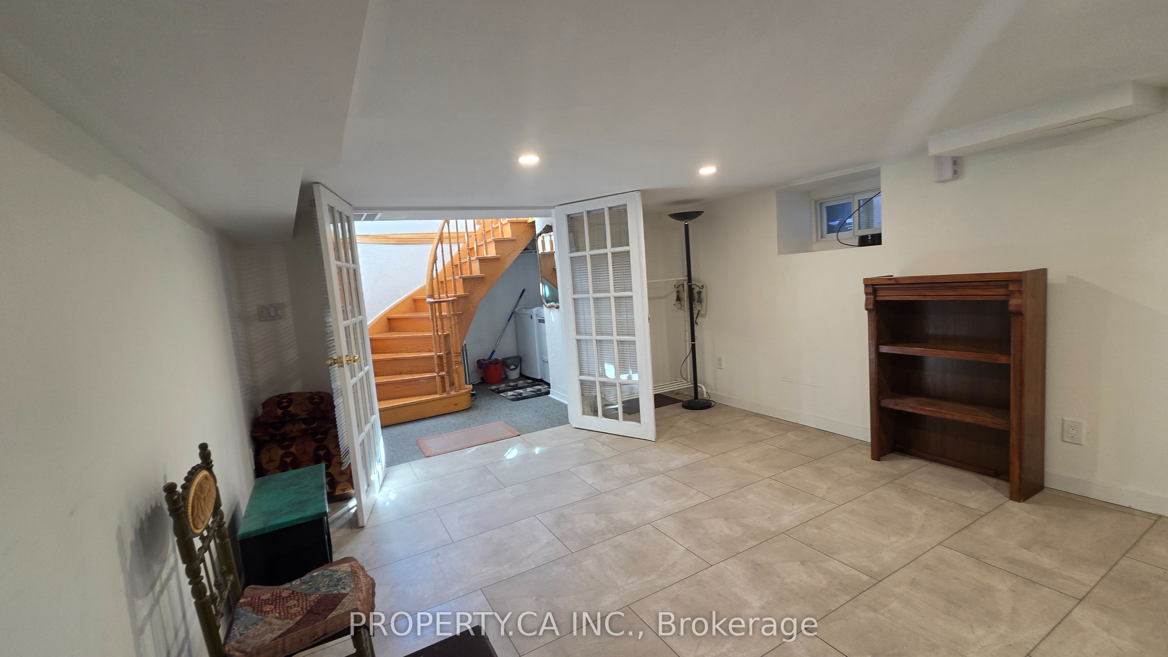 52 Earlscourt Avenue Property Photo 28