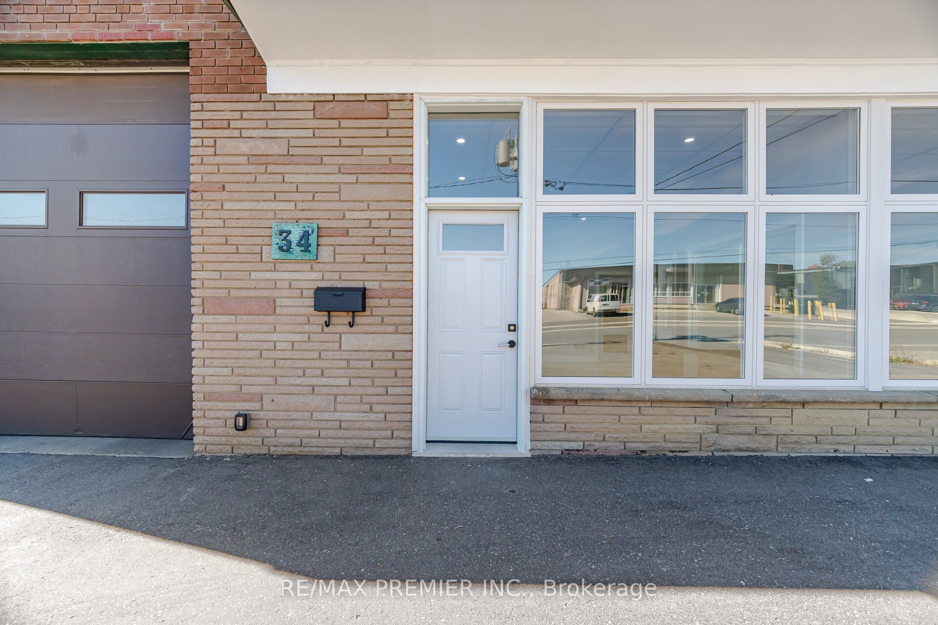 34 Rivalda Road E Property Photo 11