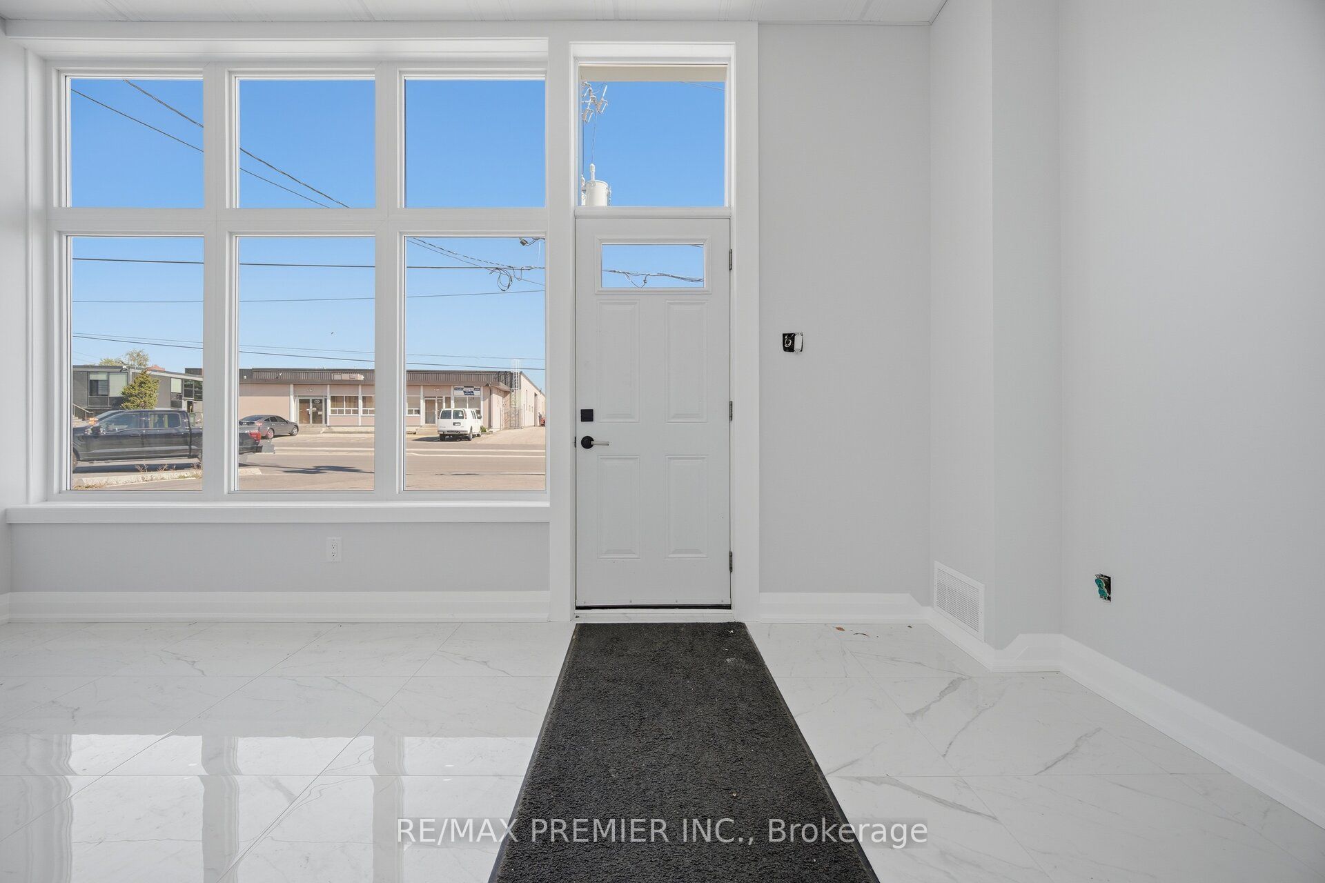 34 Rivalda Road E Property Photo 12