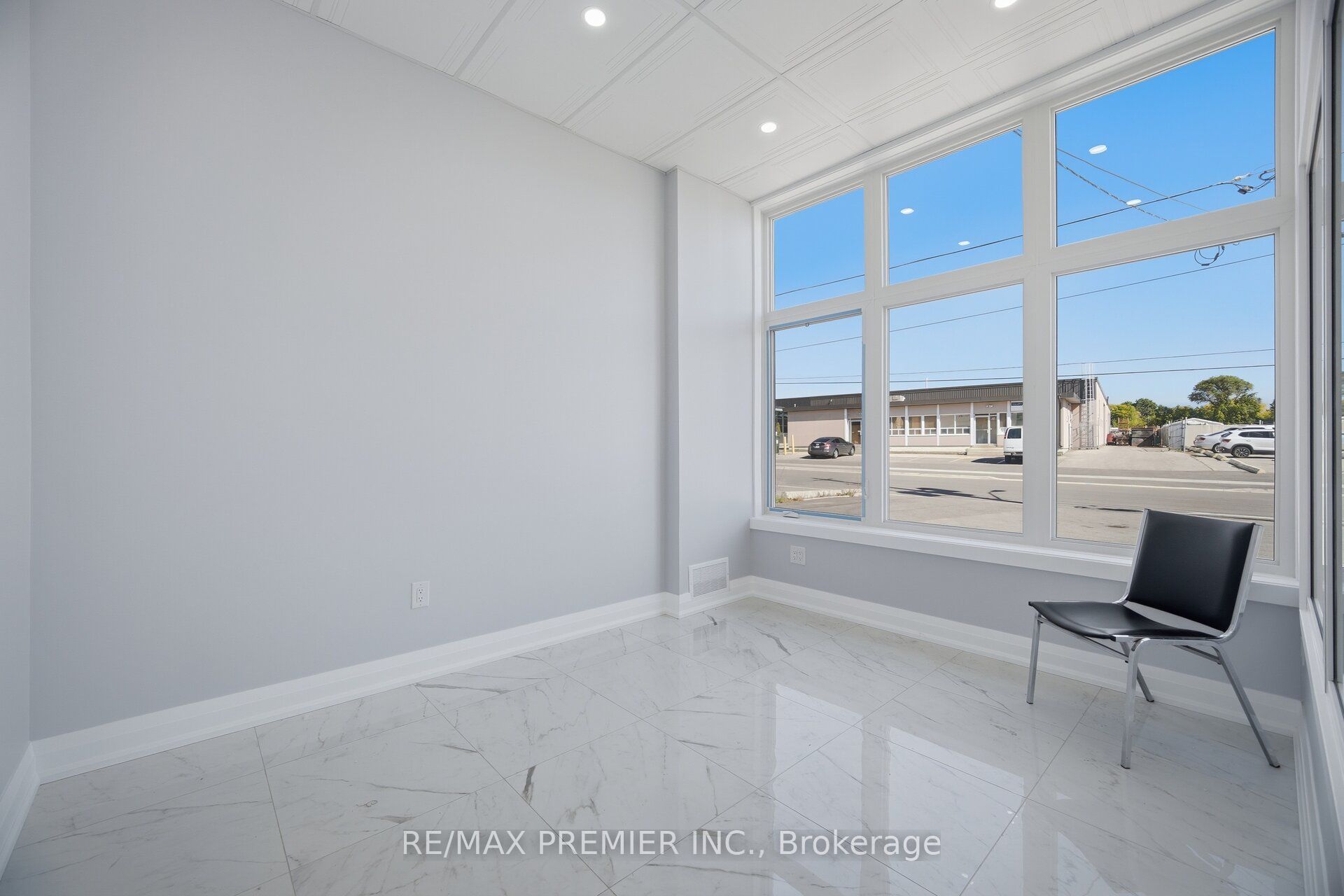 34 Rivalda Road E Property Photo 17