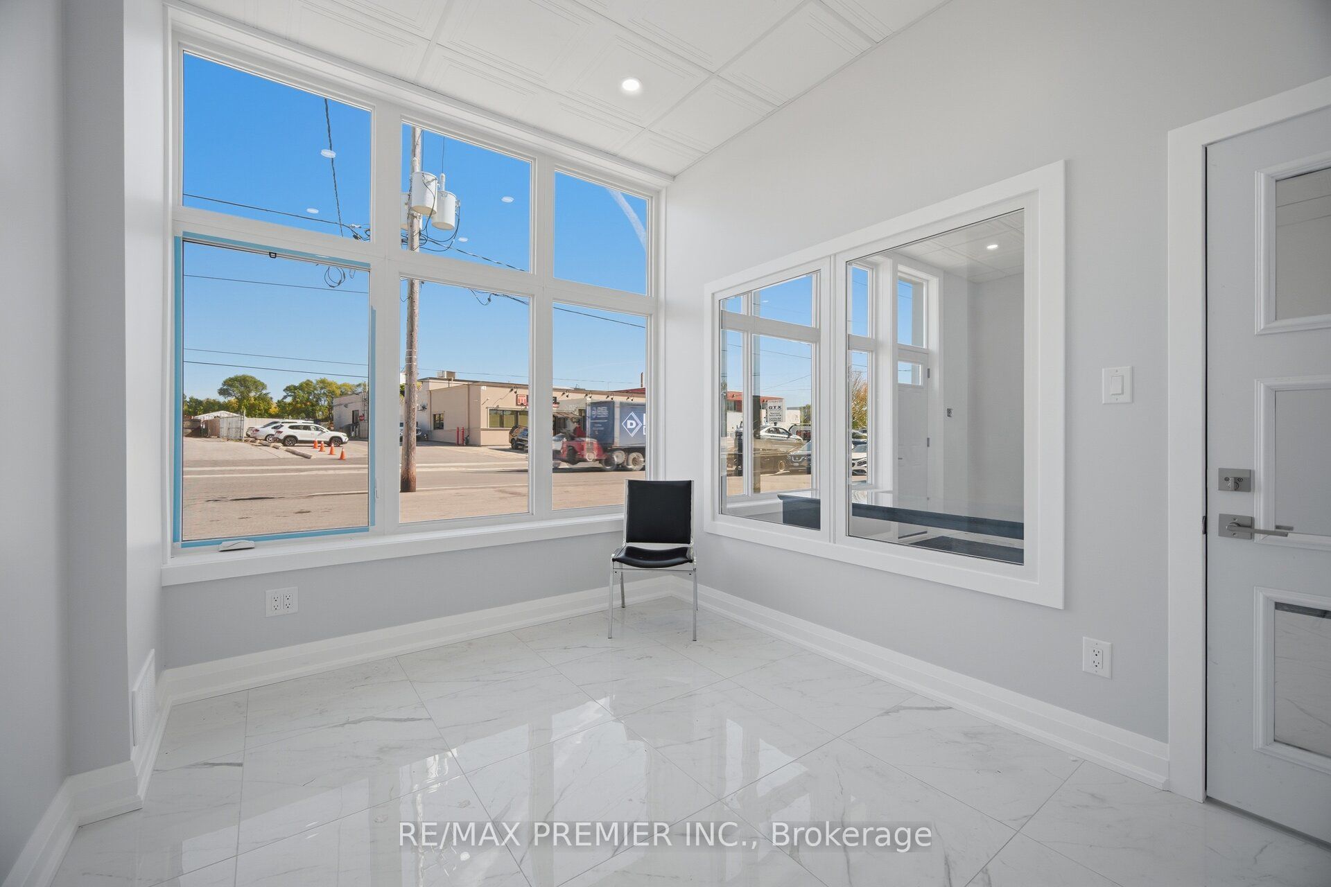 34 Rivalda Road E Property Photo 18