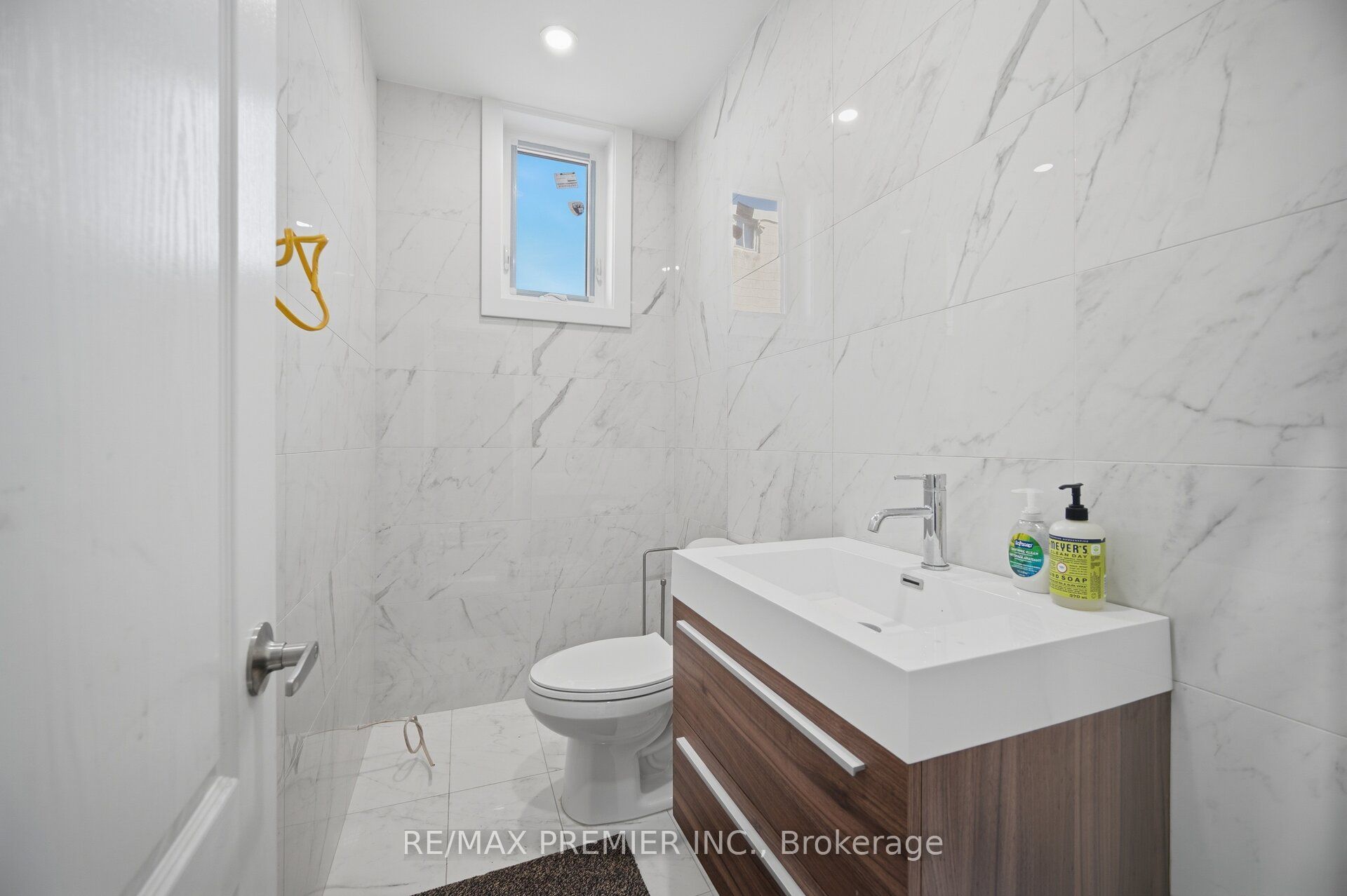 34 Rivalda Road E Property Photo 32